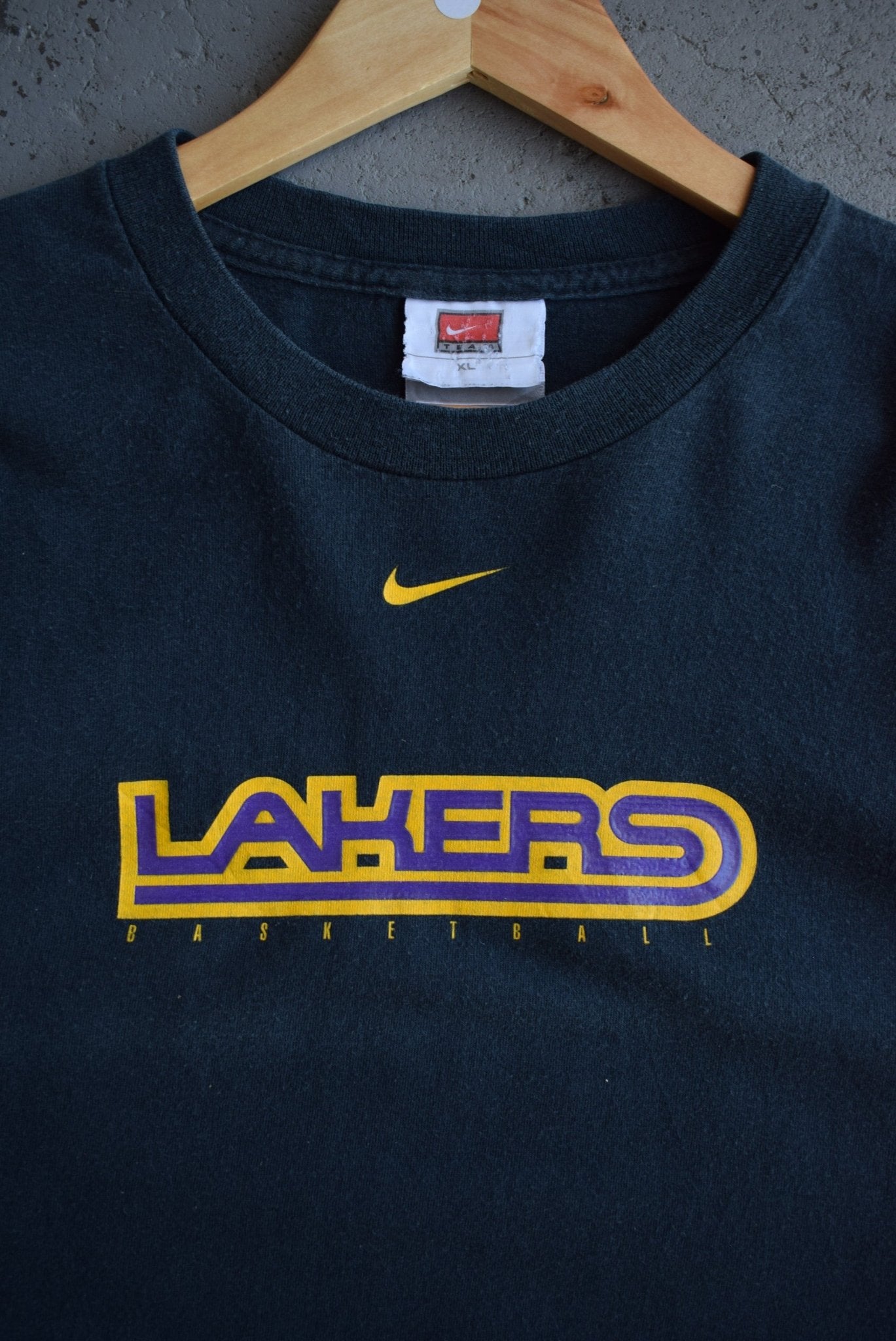 Vintage 90s Nike x Los Angeles Lakers Tee (XL/XXL) - Retrospective Store