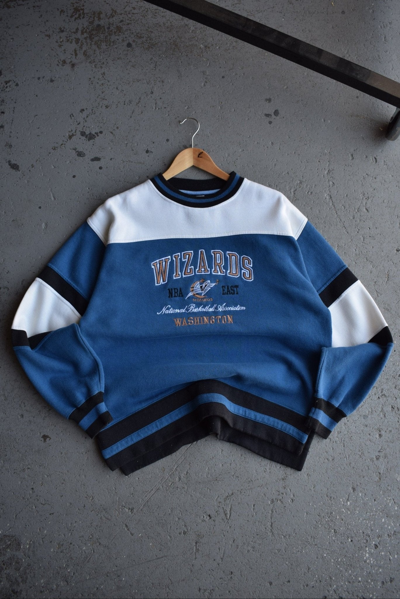 Vintage 90s Pro - Player x NBA Washington Wizards Embroidered Crewneck (L) - Retrospective Store