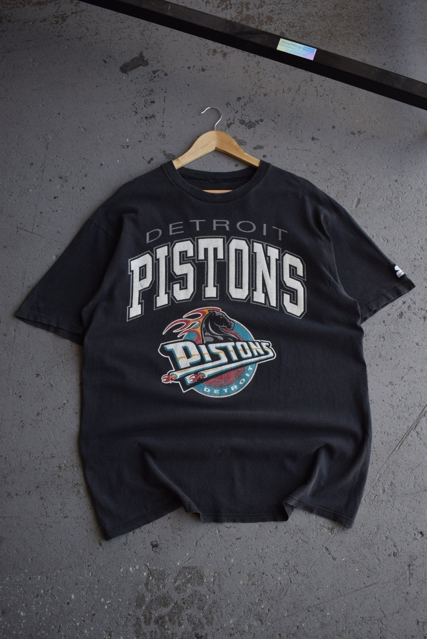 Vintage 90s Starter x NBA Detroit Pistons Tee (XL) - Retrospective Store