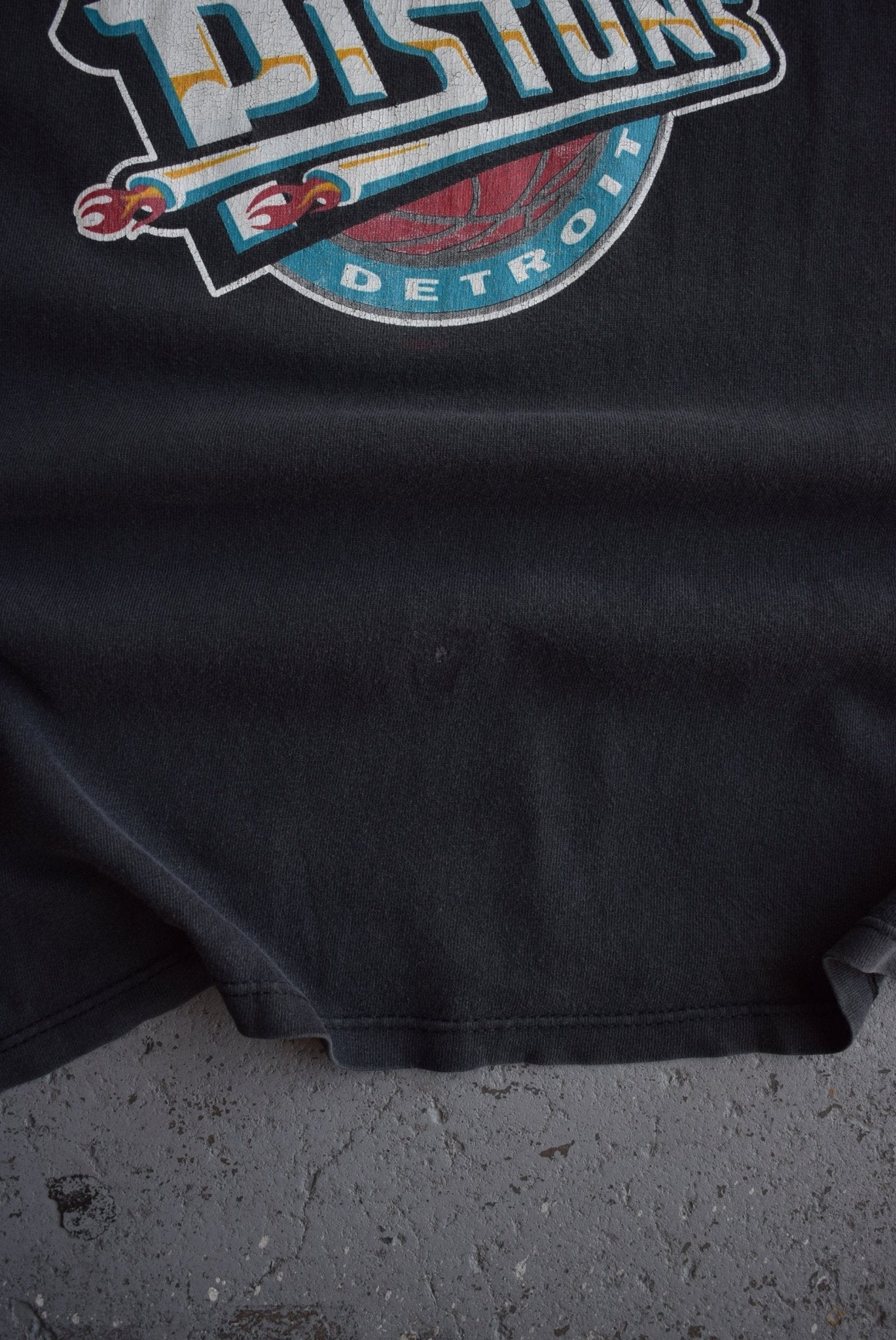 Vintage 90s Starter x NBA Detroit Pistons Tee (XL) - Retrospective Store