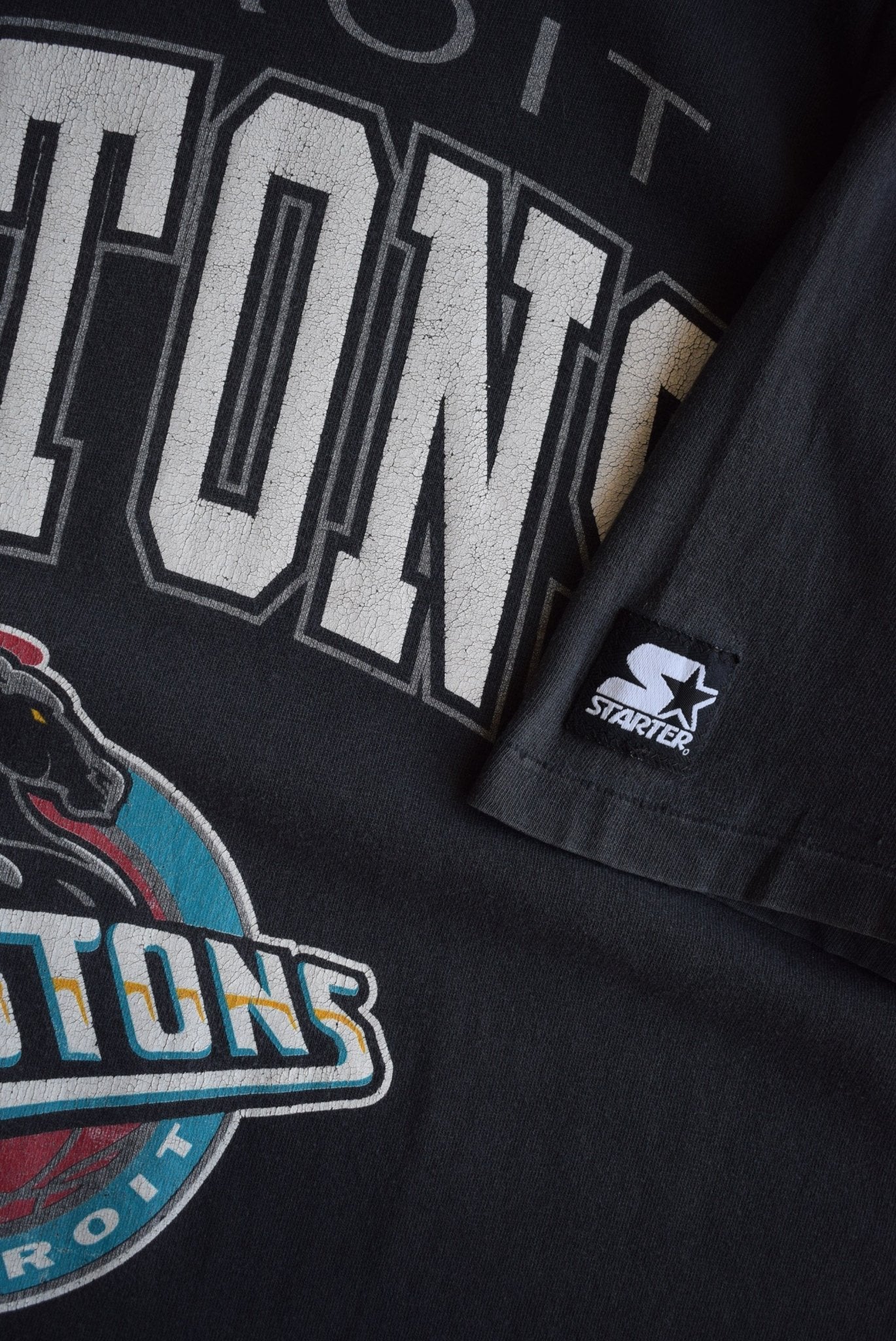 Vintage 90s Starter x NBA Detroit Pistons Tee (XL) - Retrospective Store