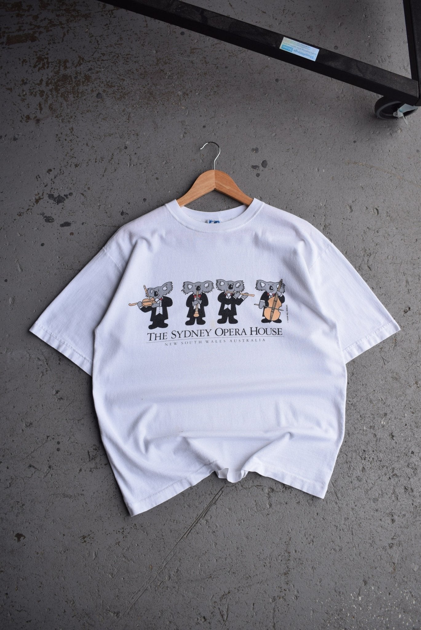 Vintage 90s Sydney Opera House Graphic Tee (M) - Retrospective Store