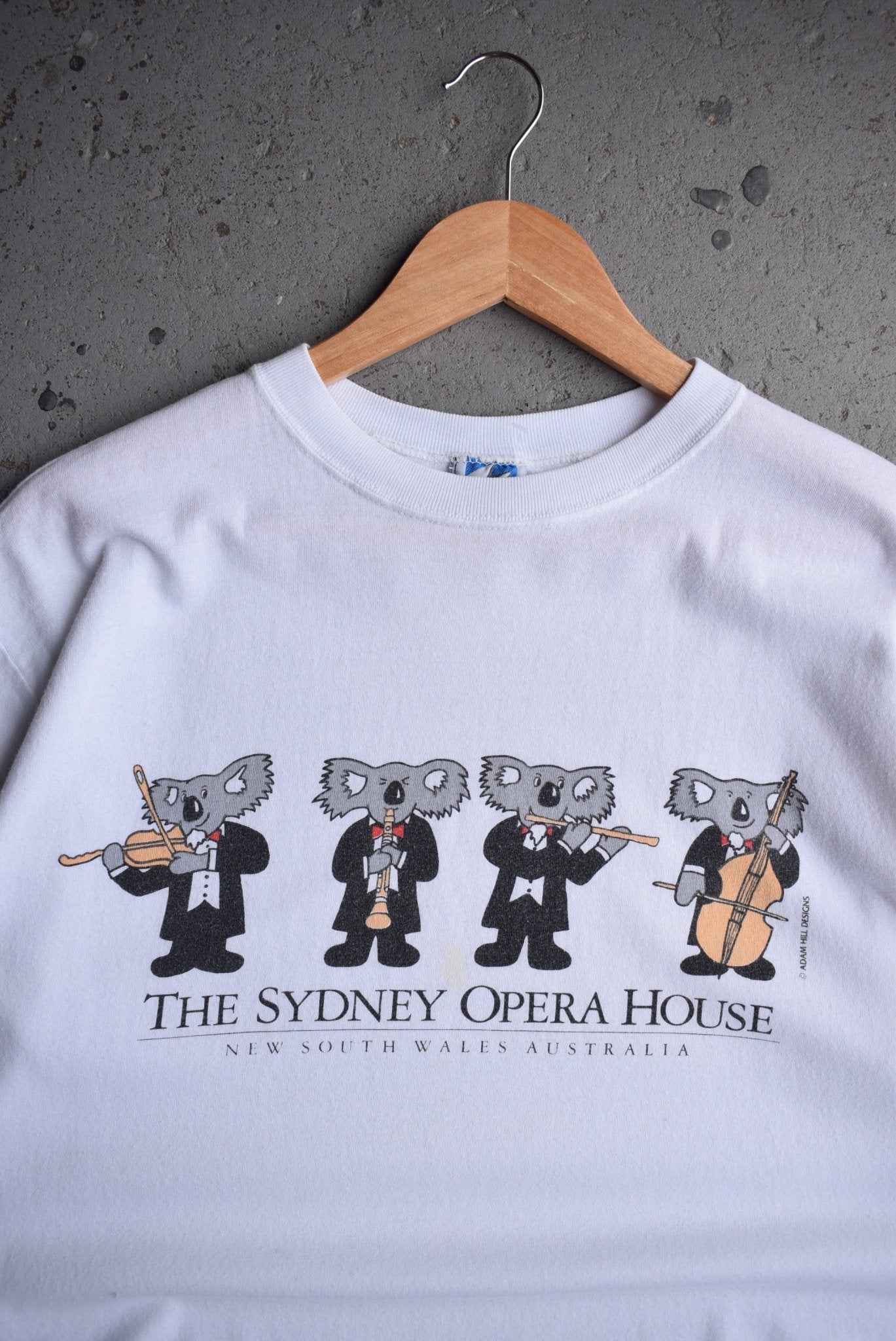 Vintage 90s Sydney Opera House Graphic Tee (M) - Retrospective Store