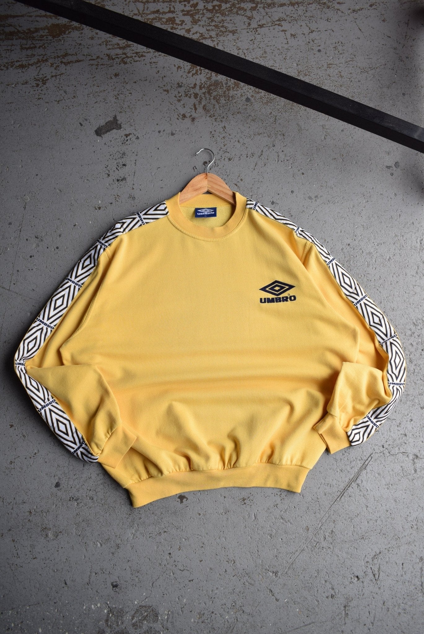 Vintage 90s Umbro Embroidered Spellout Crewneck (XL) - Retrospective Store