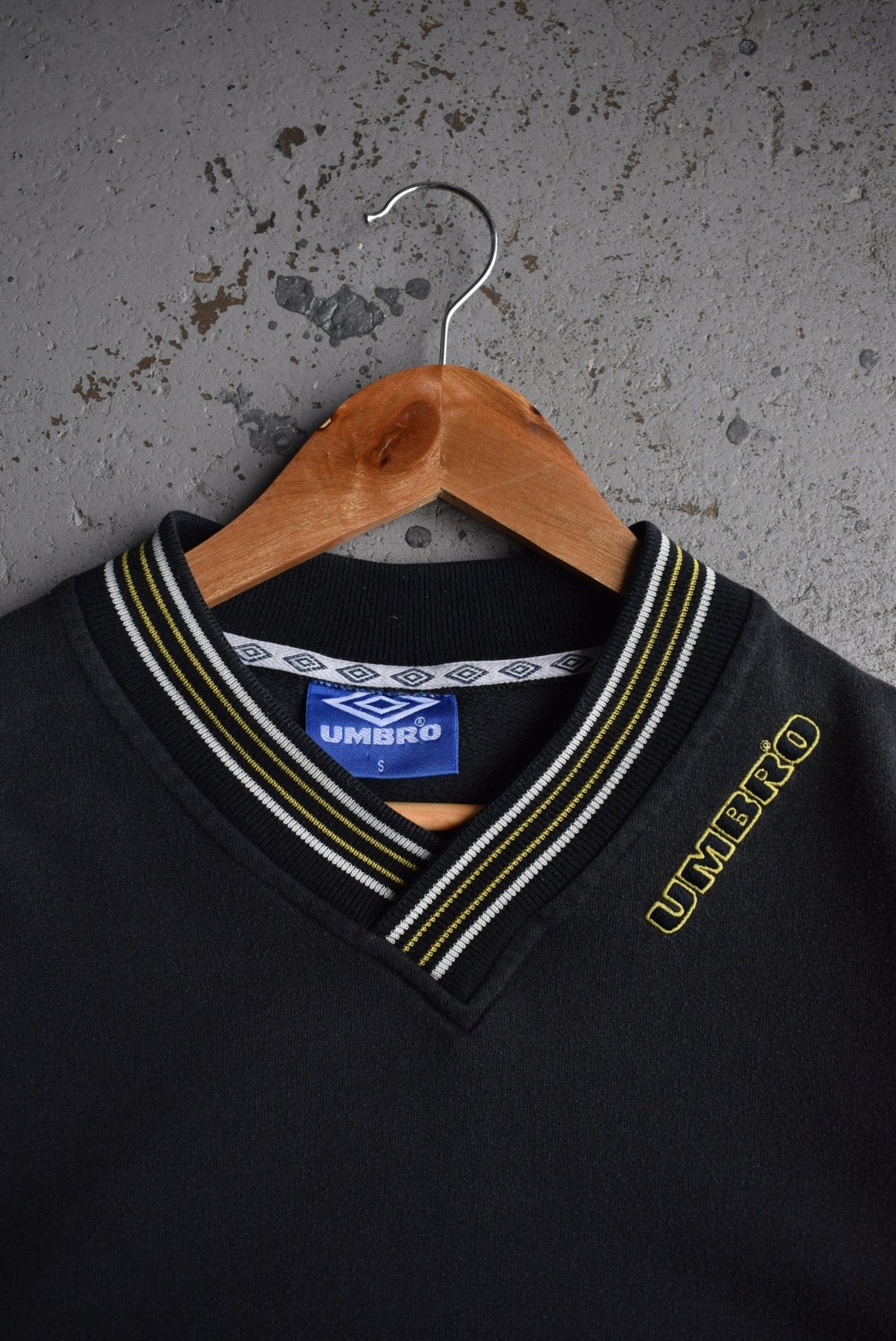 Vintage 90s Umbro Embroidered Spellout Sweater (L) - Retrospective Store