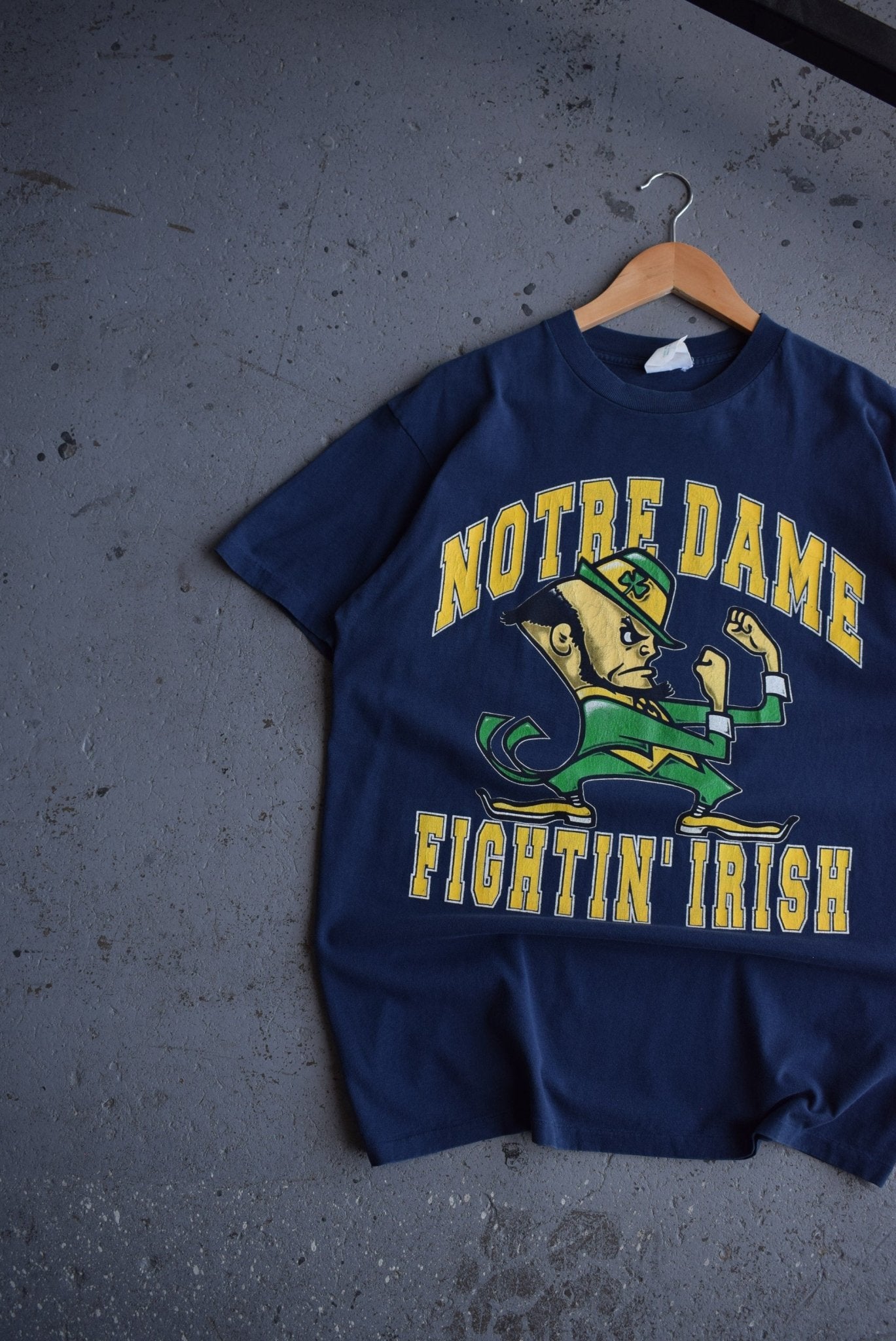Vintage 90s University of Notre Dame 'Fightin' Irish' Tee (L) - Retrospective Store