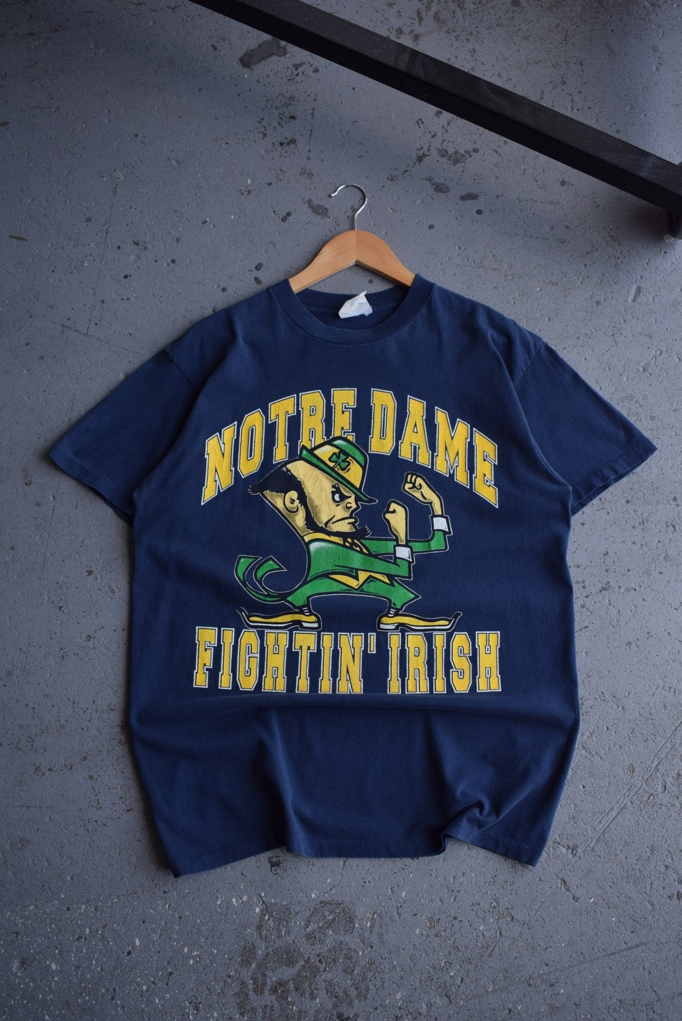 Vintage 90s University of Notre Dame 'Fightin' Irish' Tee (L) - Retrospective Store