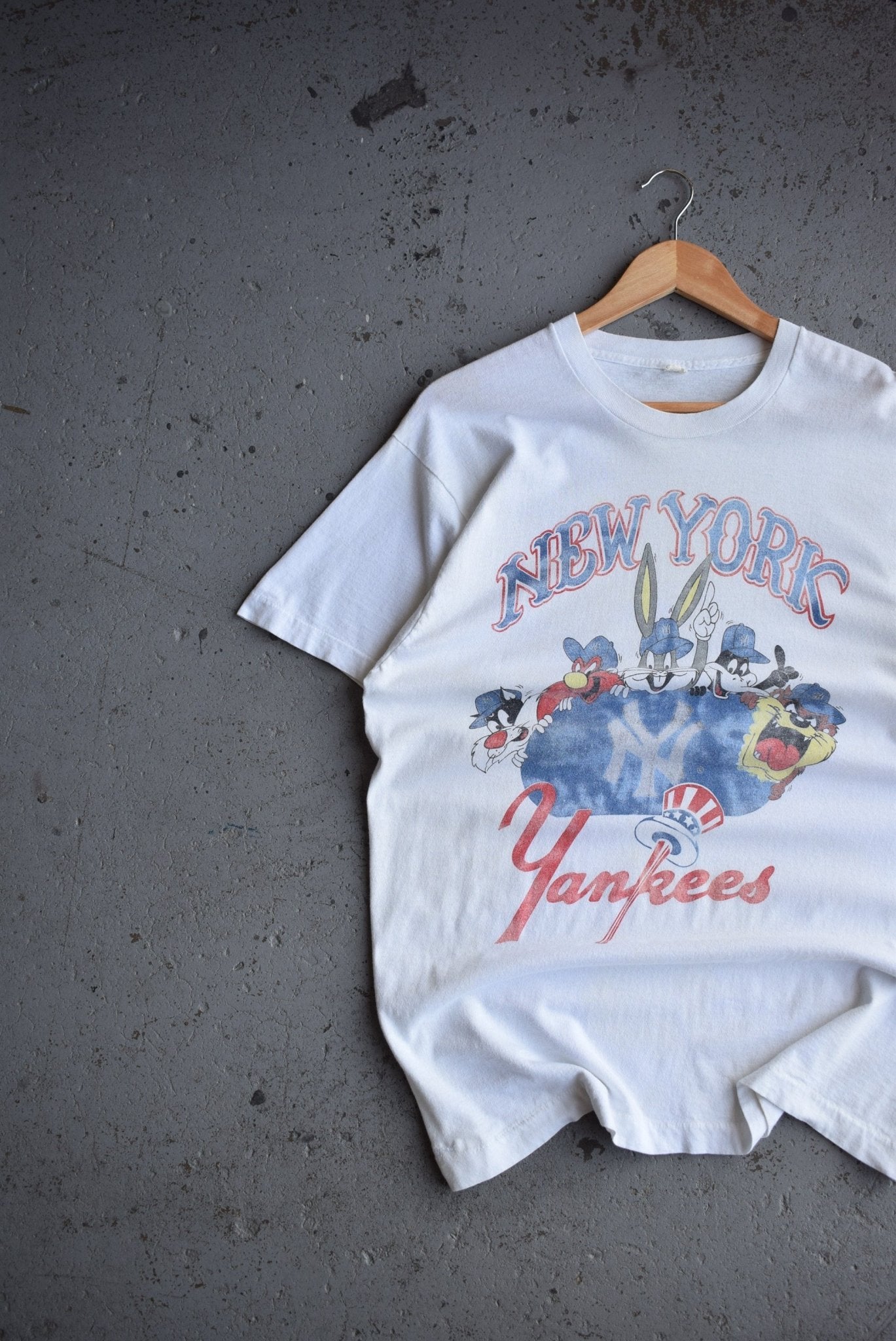 Vintage 90s Warner Bros. x MLB New York Yankees Tee (L) - Retrospective Store