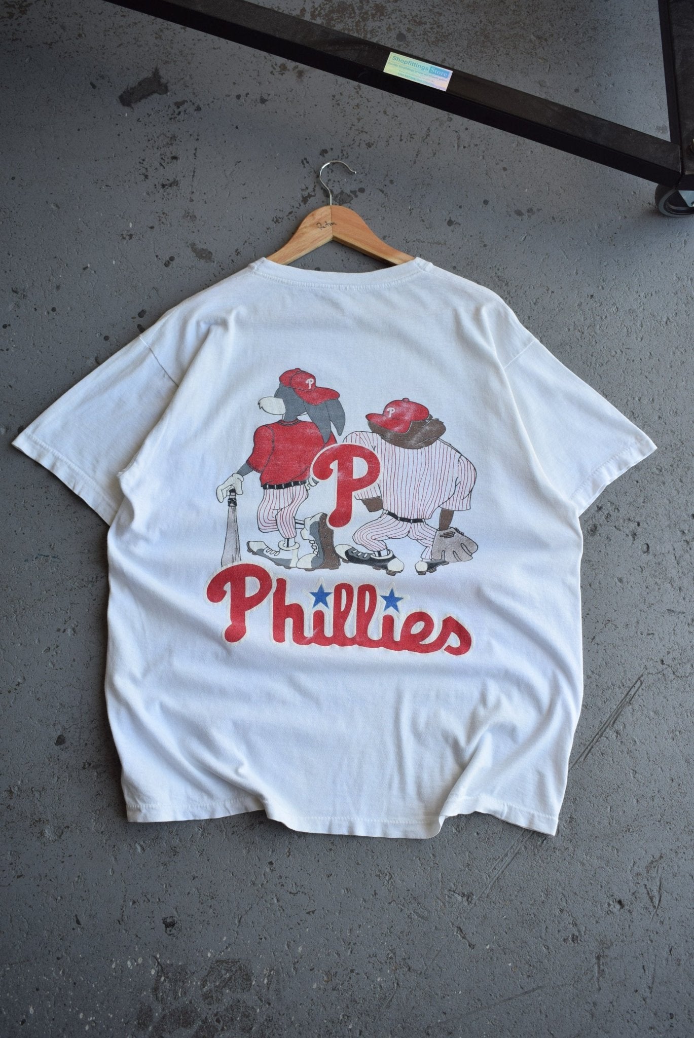 Vintage 90s Warner Bros. x MLB Philidelphia Phillies Tee (L/XL) - Retrospective Store