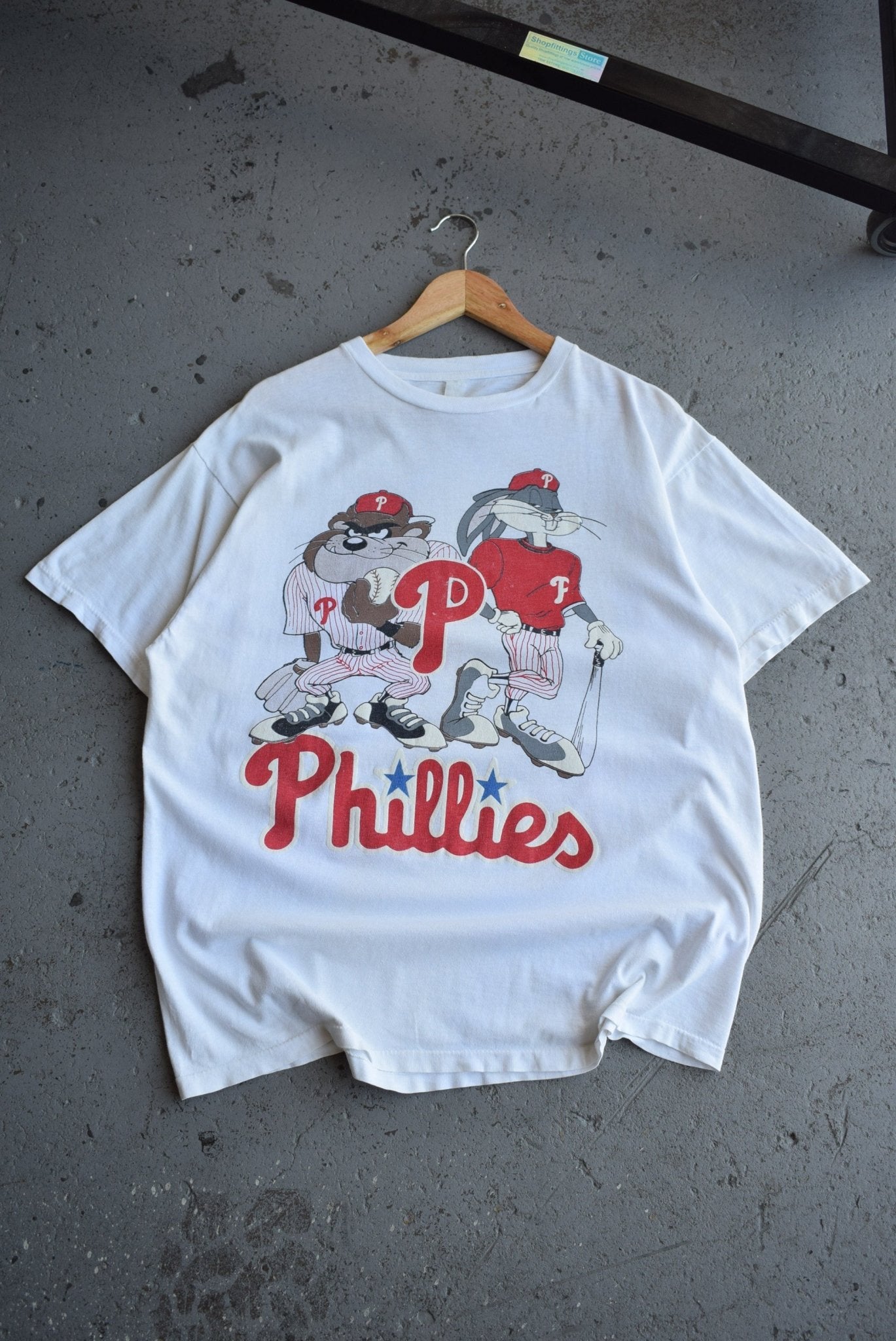 Vintage 90s Warner Bros. x MLB Philidelphia Phillies Tee (L/XL) - Retrospective Store