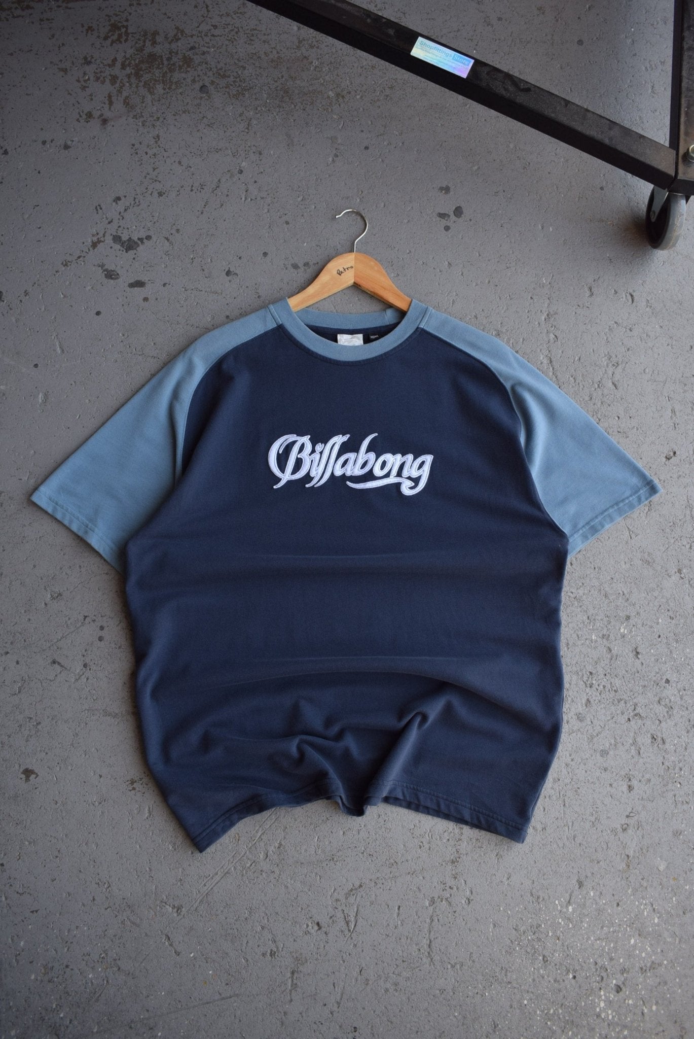 Vintage Billabong Embroidered Spellout Tee (L) - Retrospective Store
