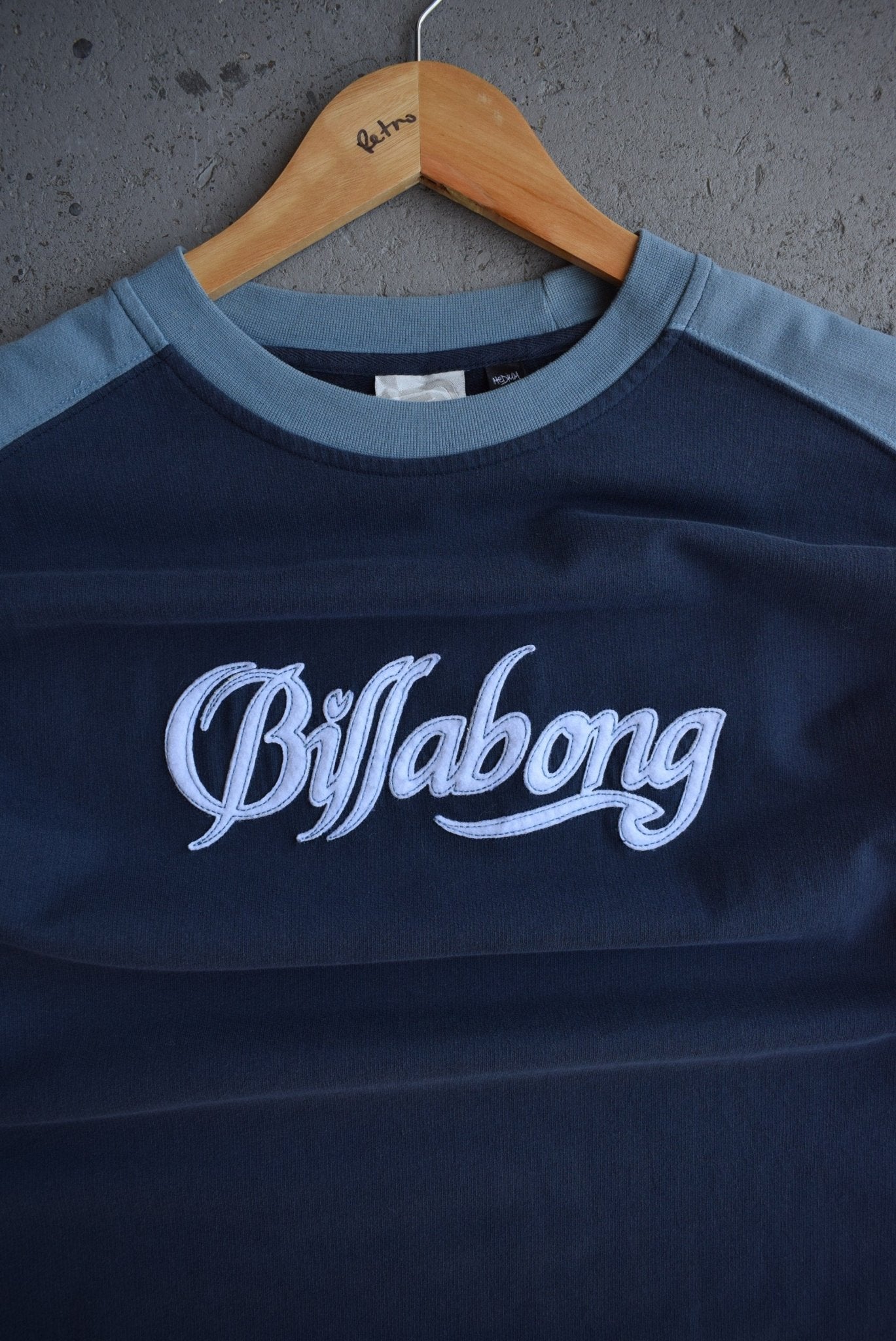 Vintage Billabong Embroidered Spellout Tee (L) - Retrospective Store
