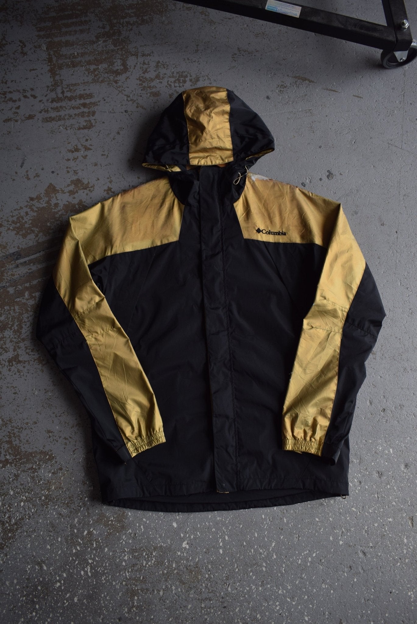 Vintage Columbia Classic Logo Embroidered Expedition Jacket (L/XL) - Retrospective Store