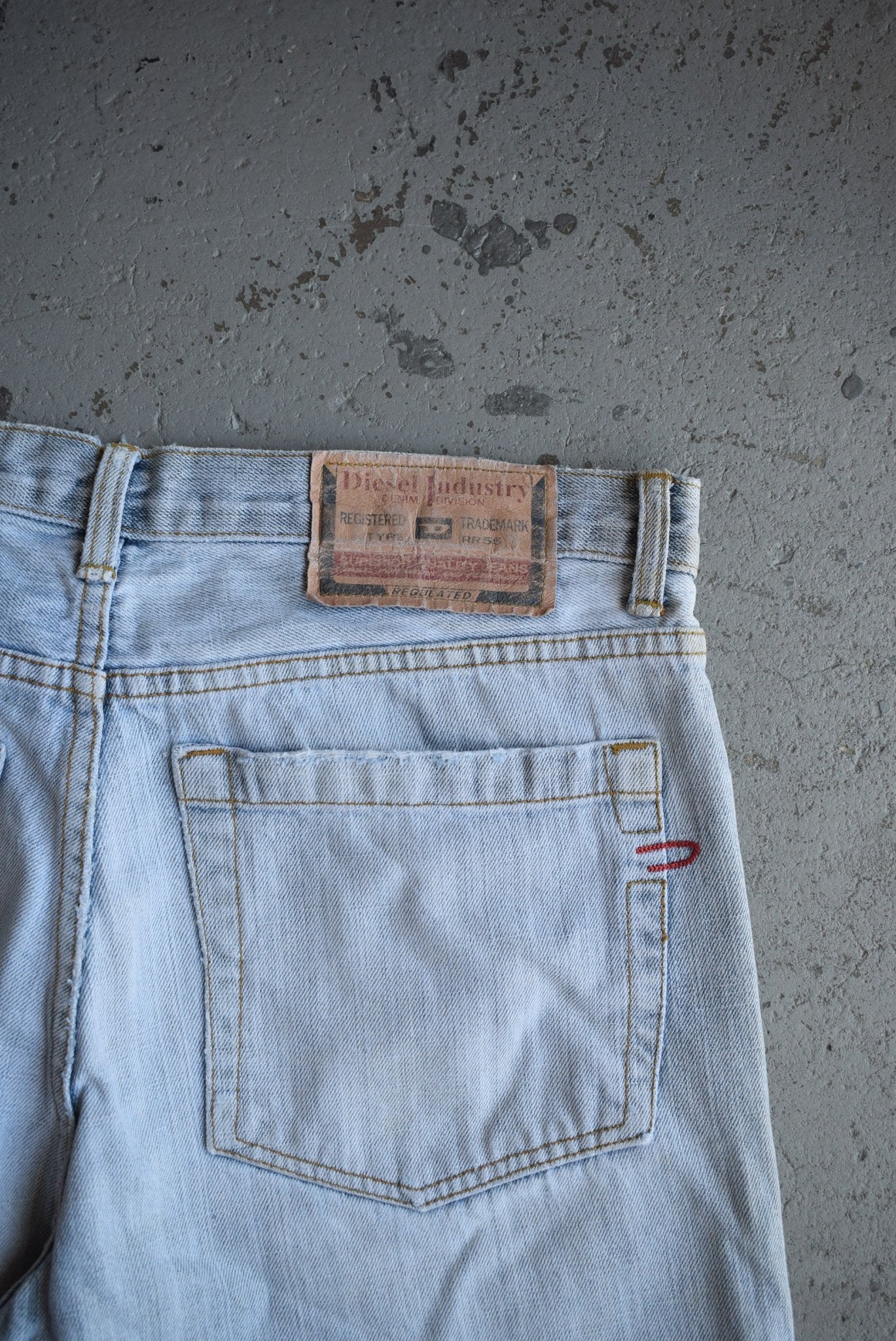 Vintage Diesel Denim Division Jeans (34) - Retrospective Store