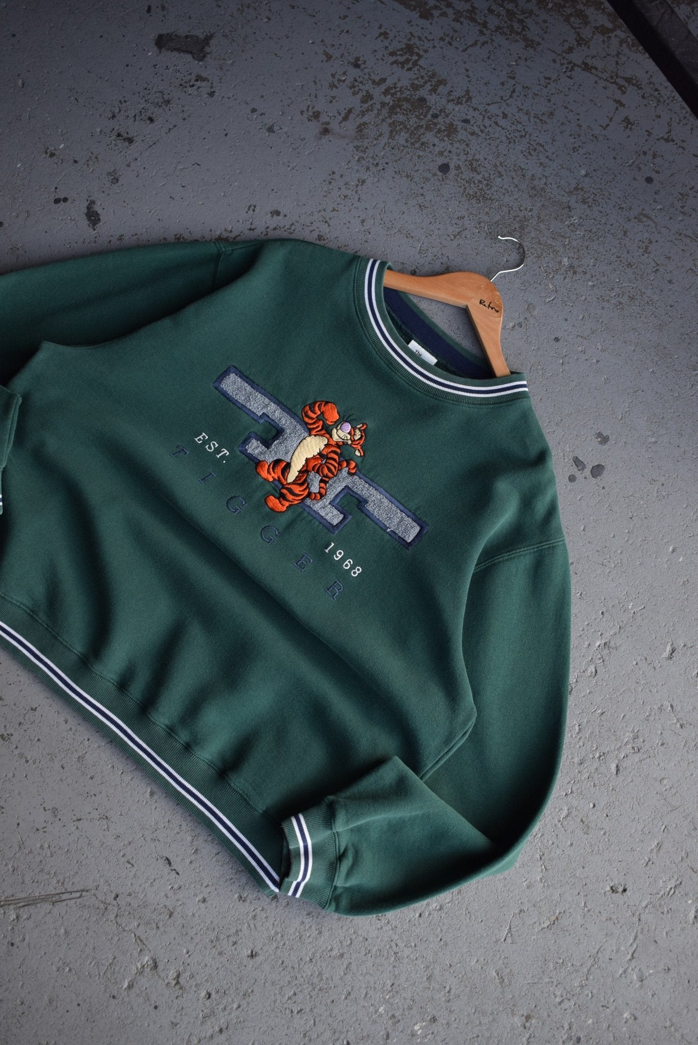 Vintage Disney Tigger Embroidered Crewneck (M) - Retrospective Store