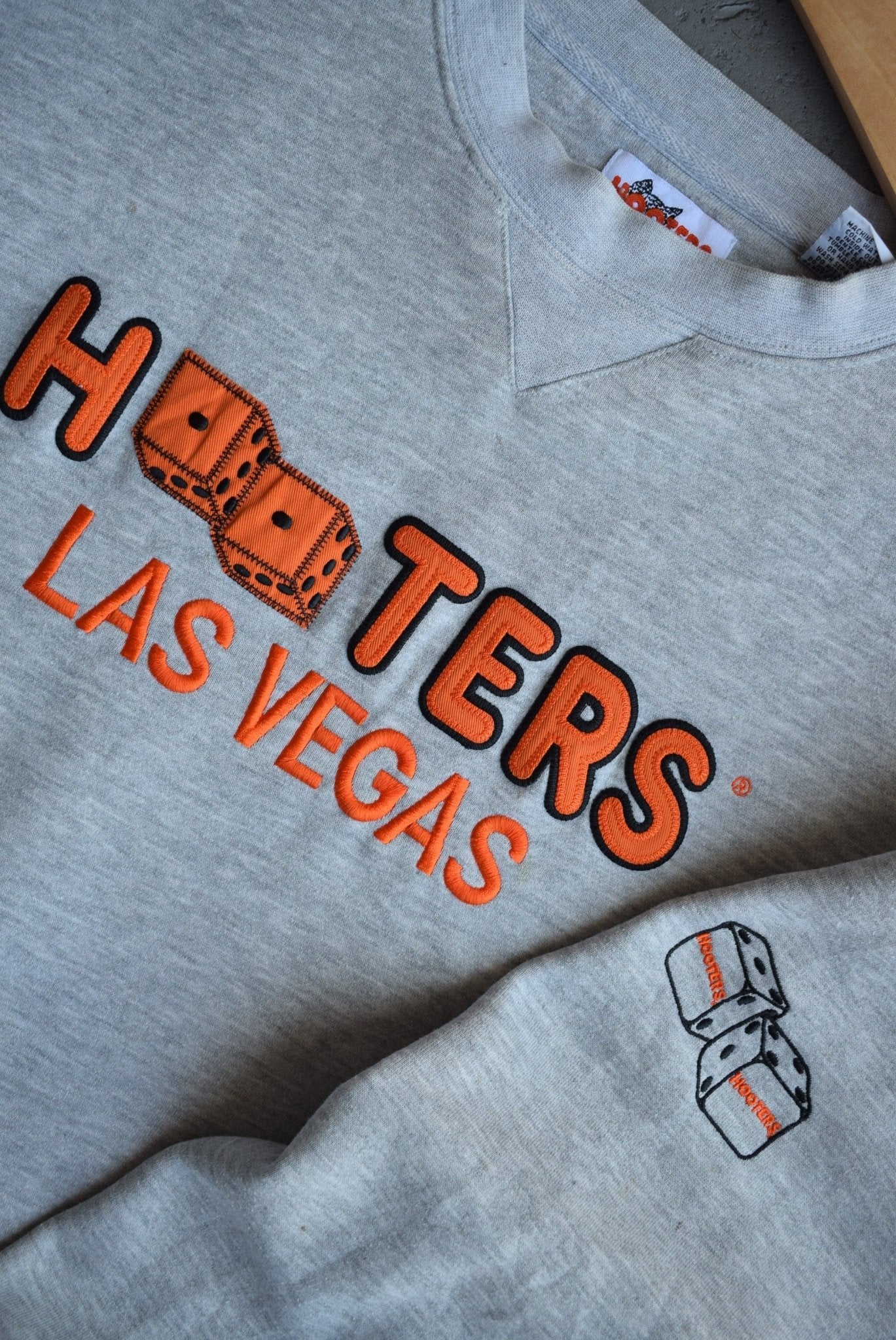 Vintage Hooters Las Vegas Embroidered Crewneck (L) - Retrospective Store