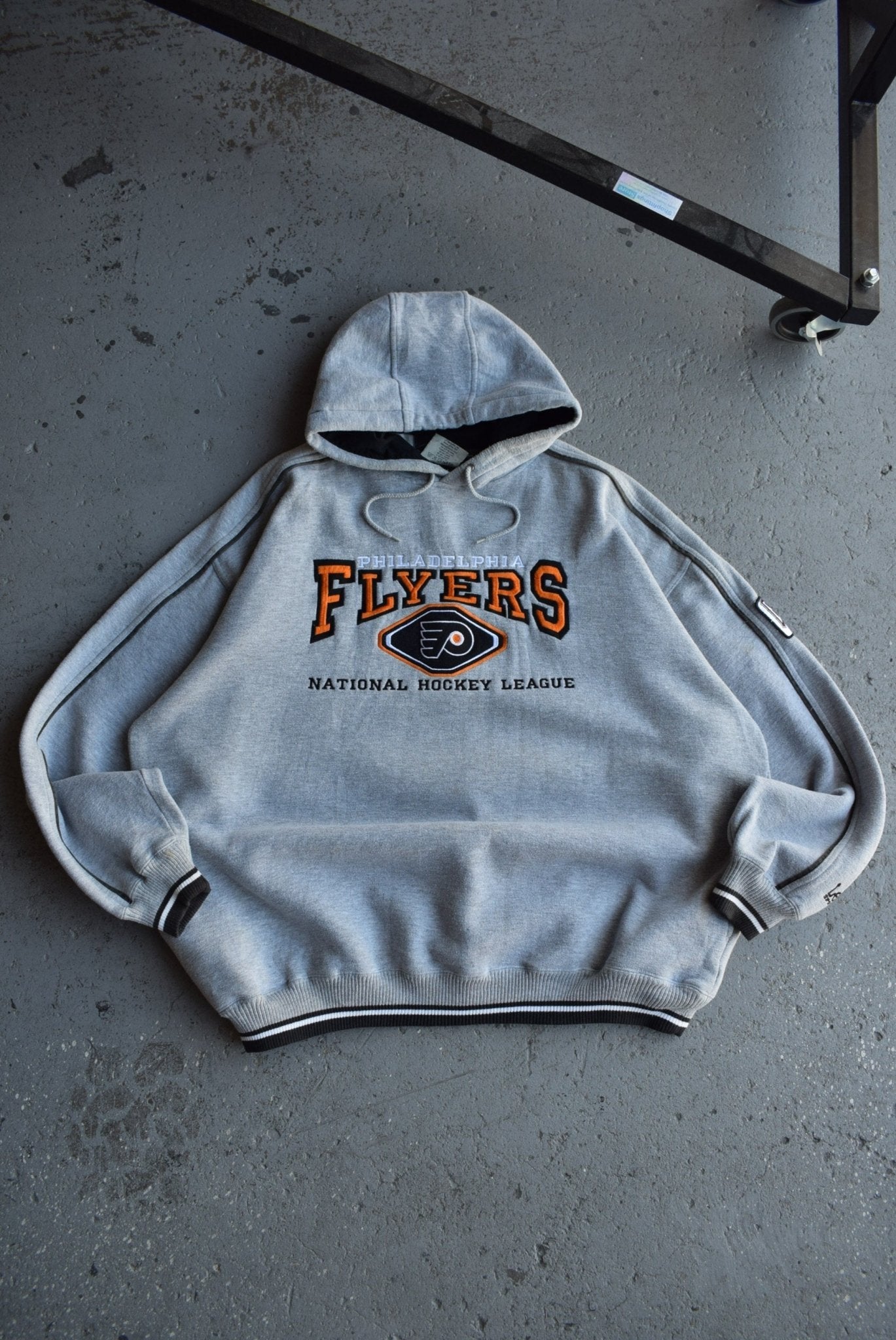Vintage Lee Sport x NHL Philadelphia Flyers Embroidered Hoodie (XXL/3XL) - Retrospective Store