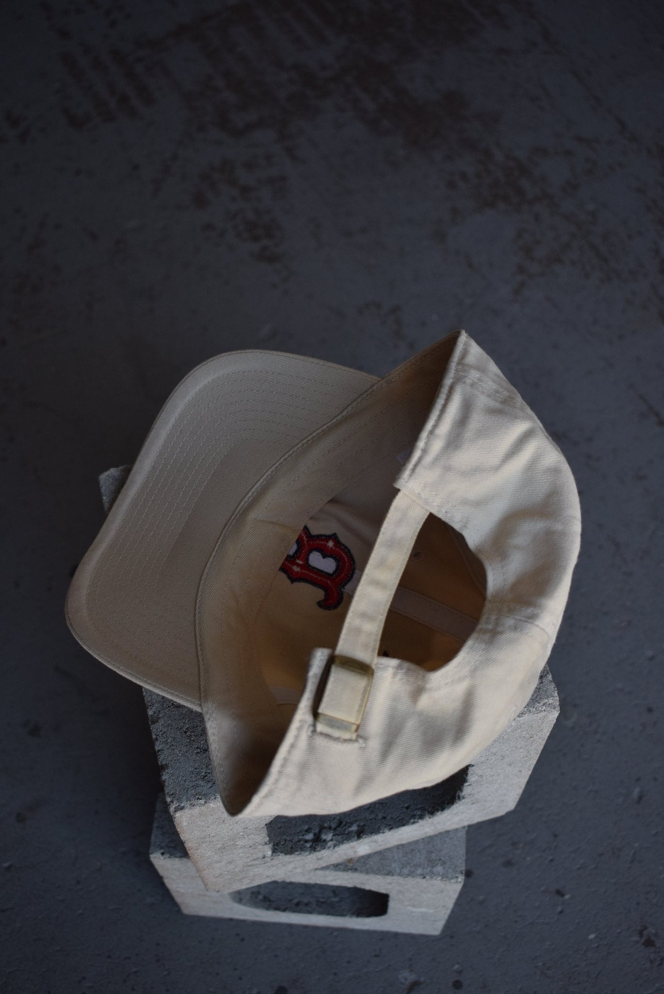 Vintage MLB Boston Red Sox Embroidered Hat - Retrospective Store