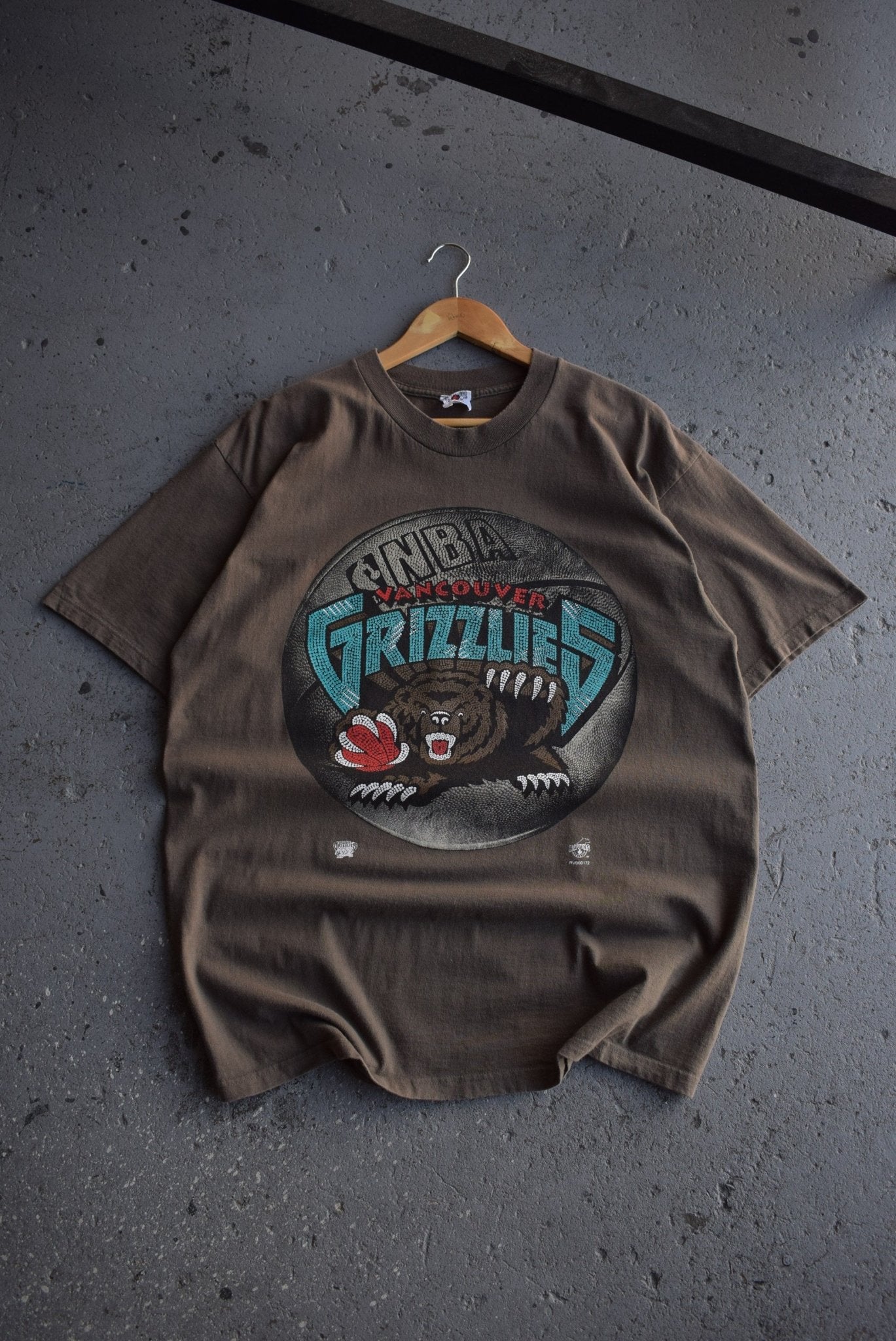 Vintage NBA Vancouver Grizzlies Tee (XL) - Retrospective Store