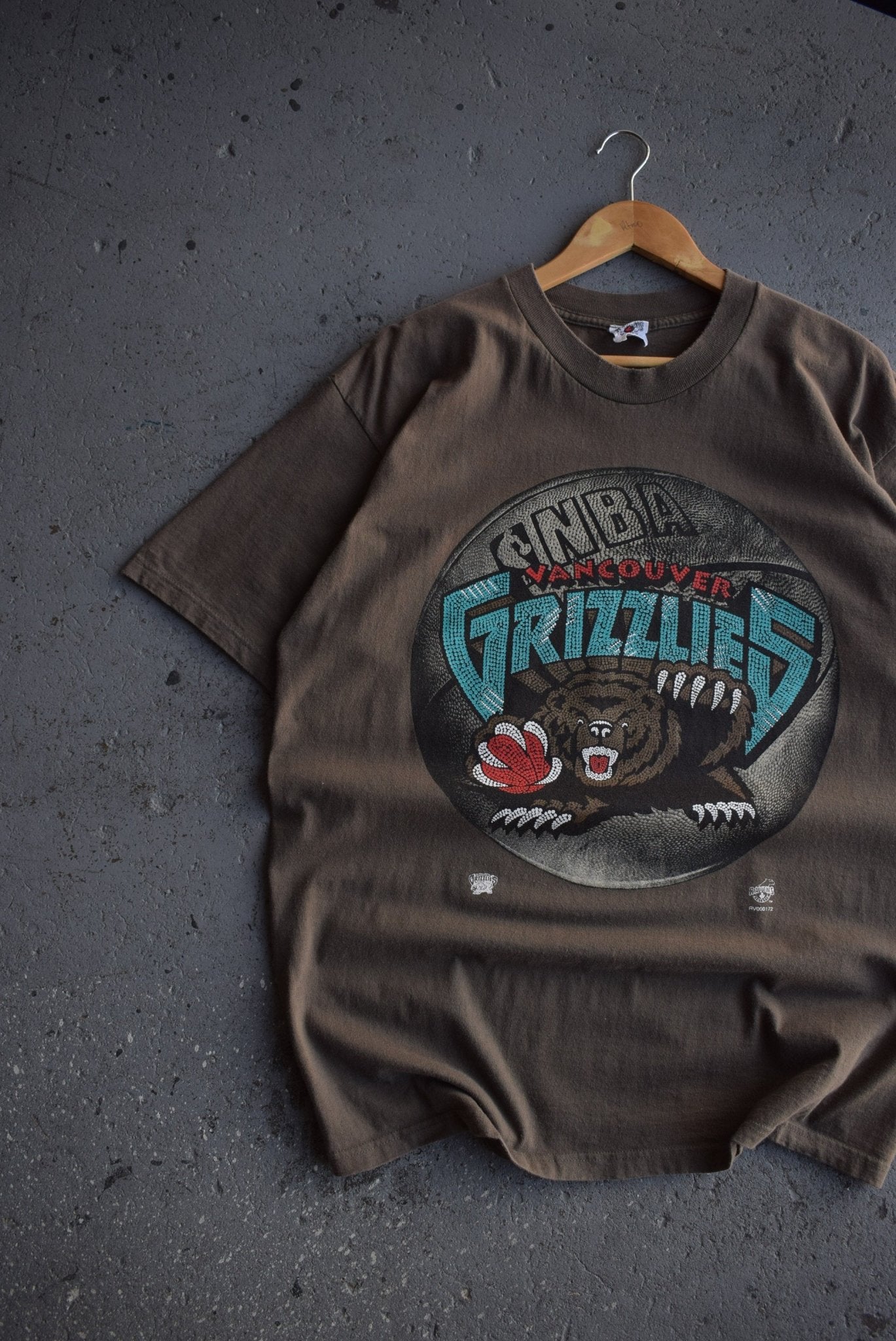 Vintage NBA Vancouver Grizzlies Tee (XL) - Retrospective Store