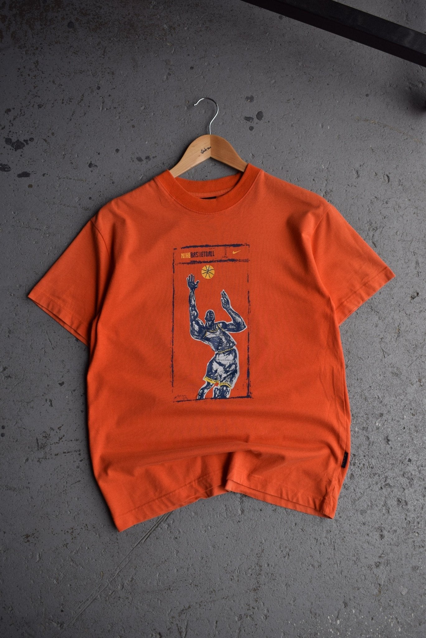 Vintage Nike Basketball Tee (S) - Retrospective Store