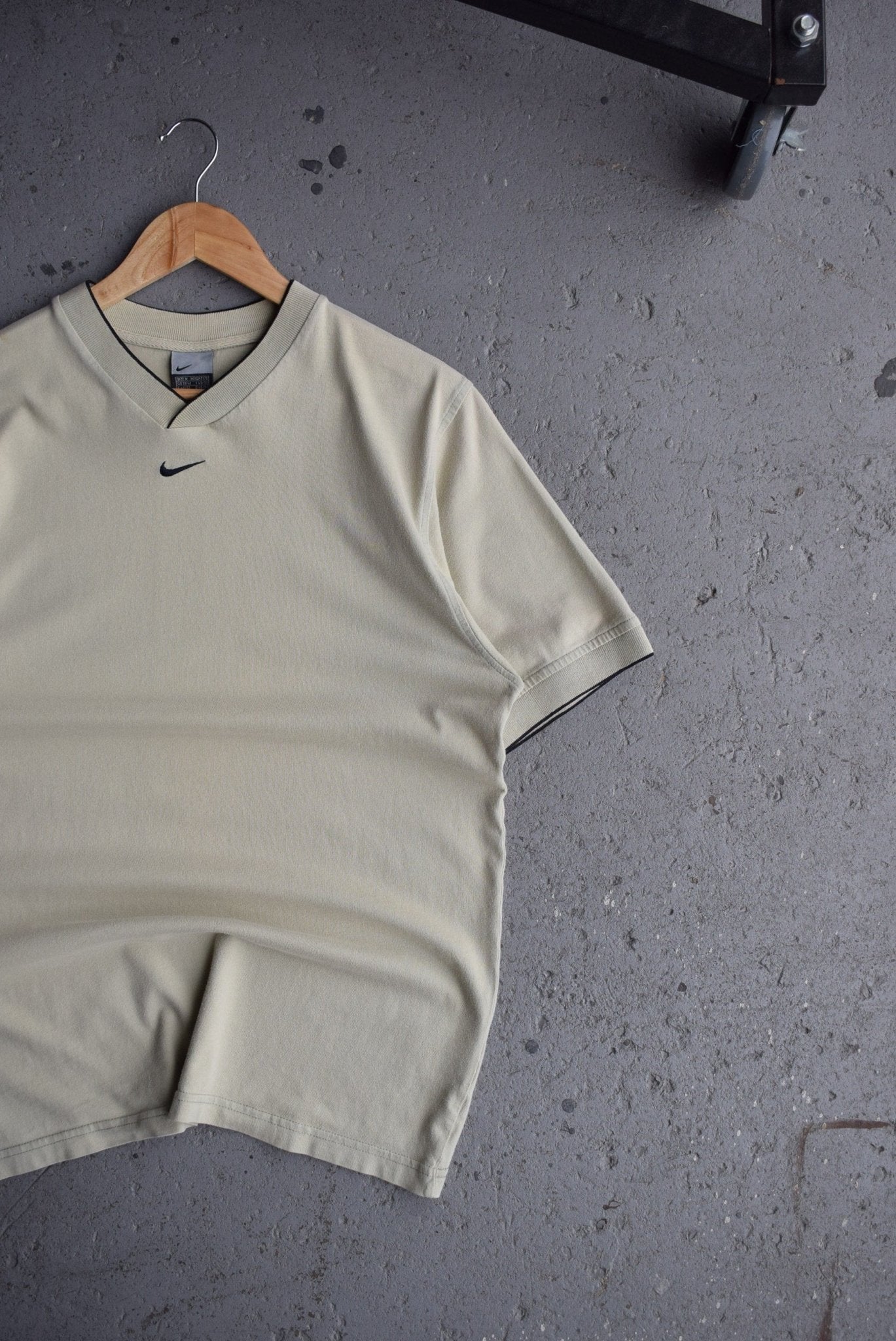 Vintage Nike Centre Swoosh Embroidered Tee (L) - Retrospective Store