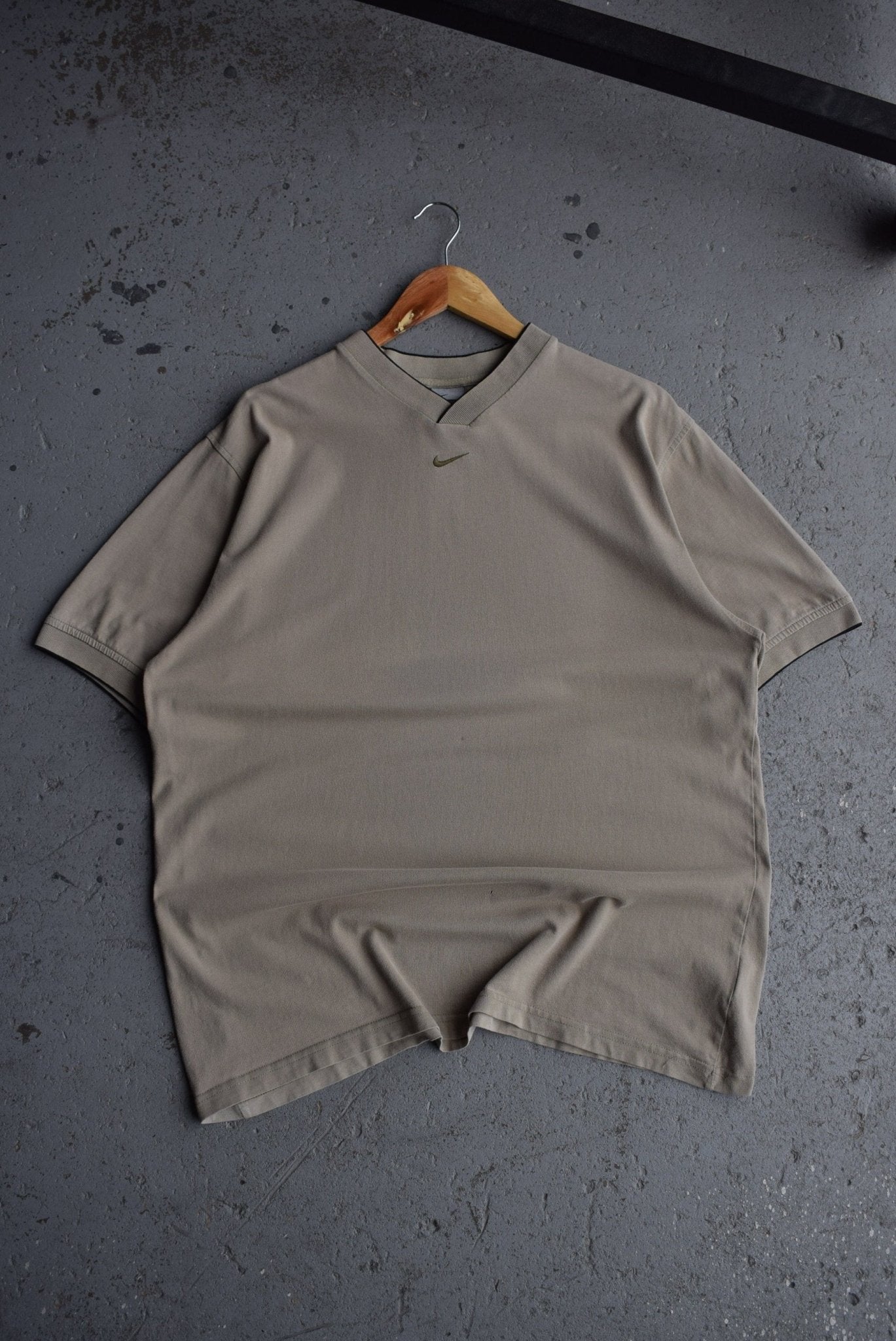 Vintage Nike Centre Swoosh Embroidered Tee (XL) - Retrospective Store