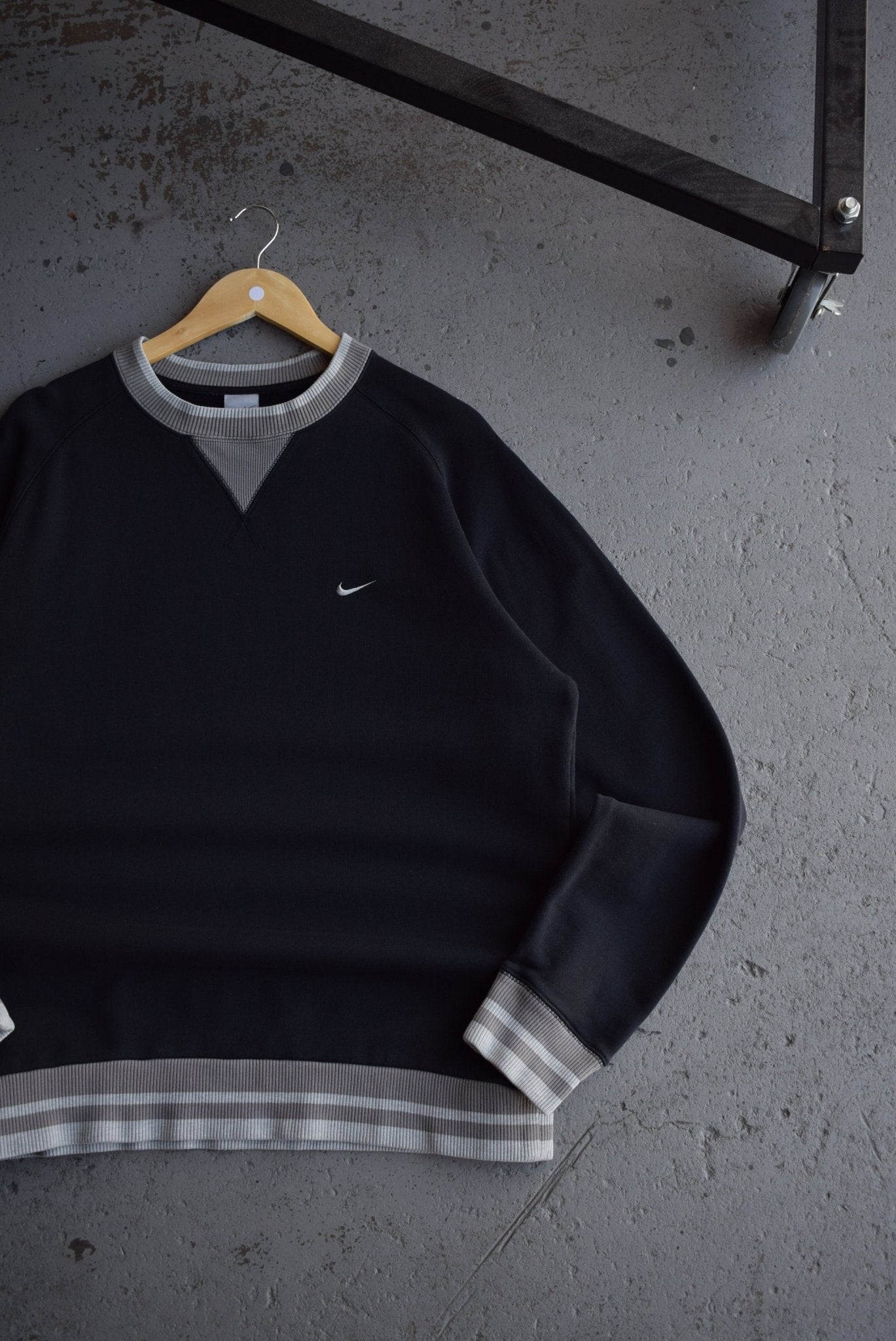 Vintage Nike Classic Logo Embroidered Crewneck (L) - Retrospective Store