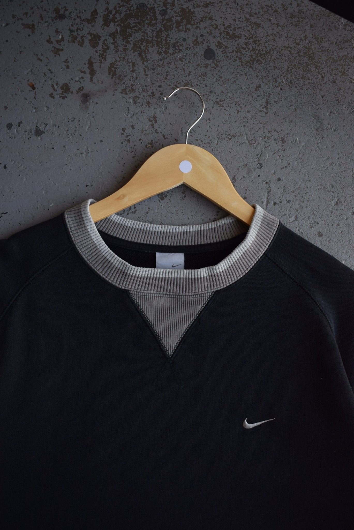 Vintage Nike Classic Logo Embroidered Crewneck (L) - Retrospective Store