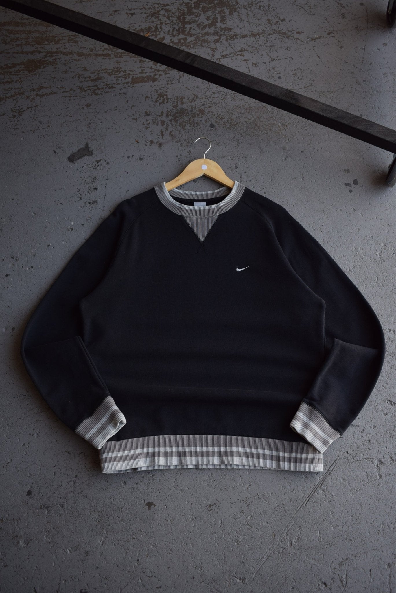 Vintage Nike Classic Logo Embroidered Crewneck (L) - Retrospective Store