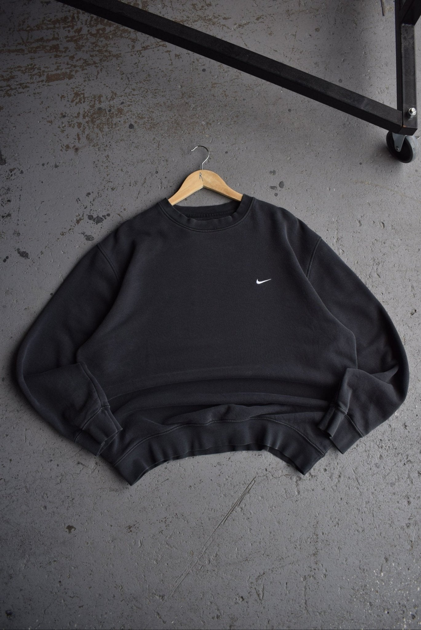 Vintage Nike Classic Logo Embroidered Crewneck (XL) - Retrospective Store