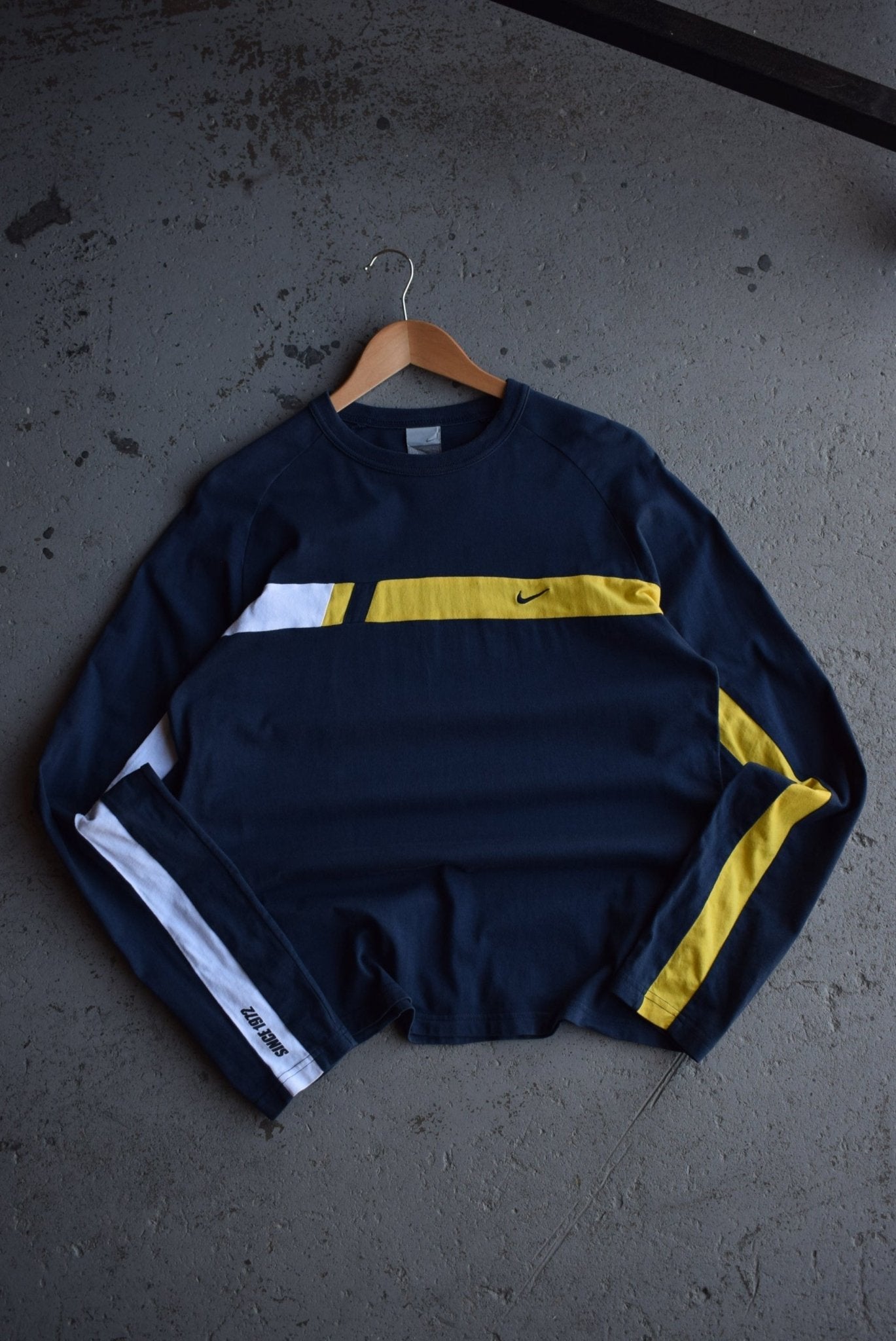 Vintage Nike Classic Logo Embroidered Long Sleeve Tee (M) - Retrospective Store