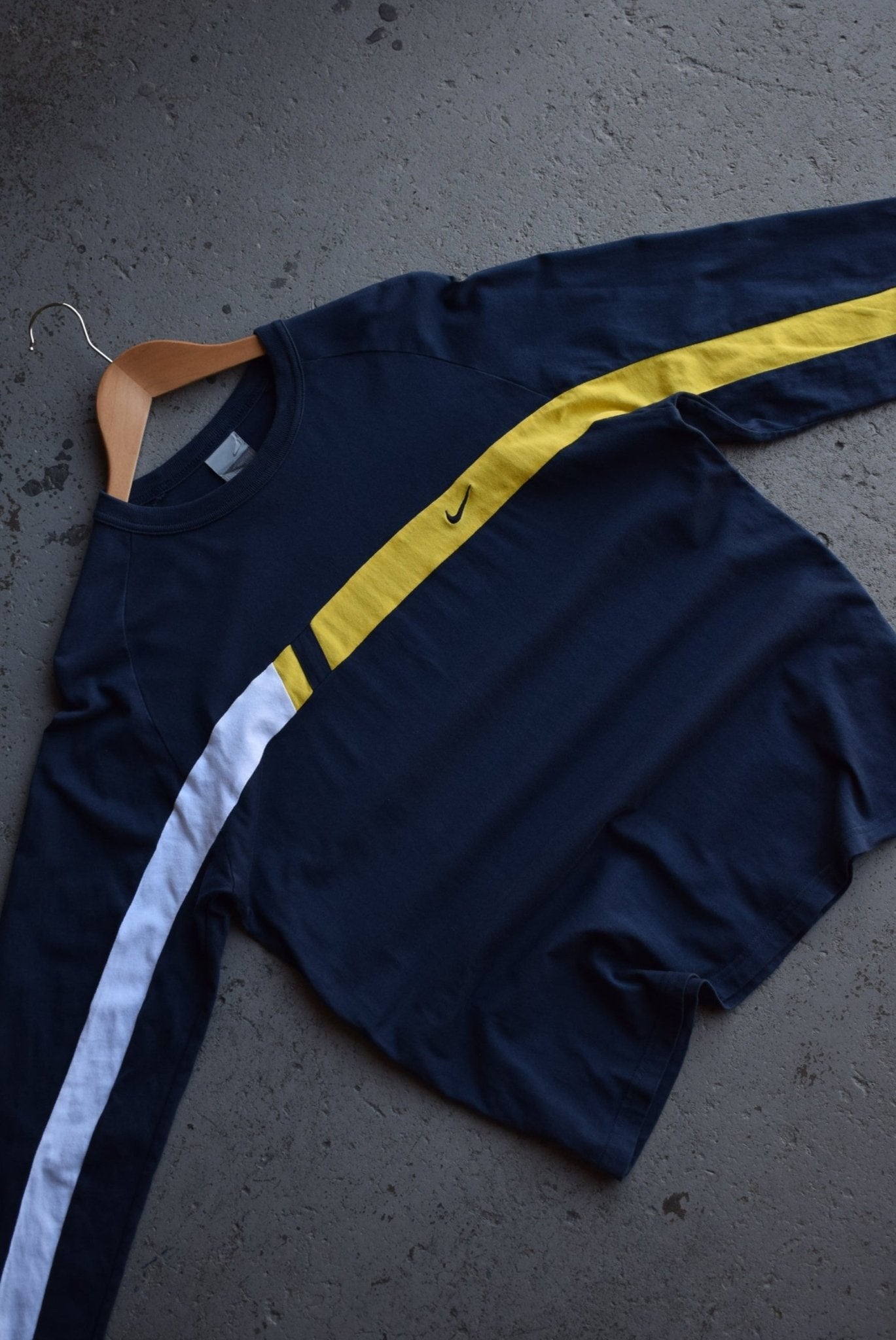 Vintage Nike Classic Logo Embroidered Long Sleeve Tee (M) - Retrospective Store
