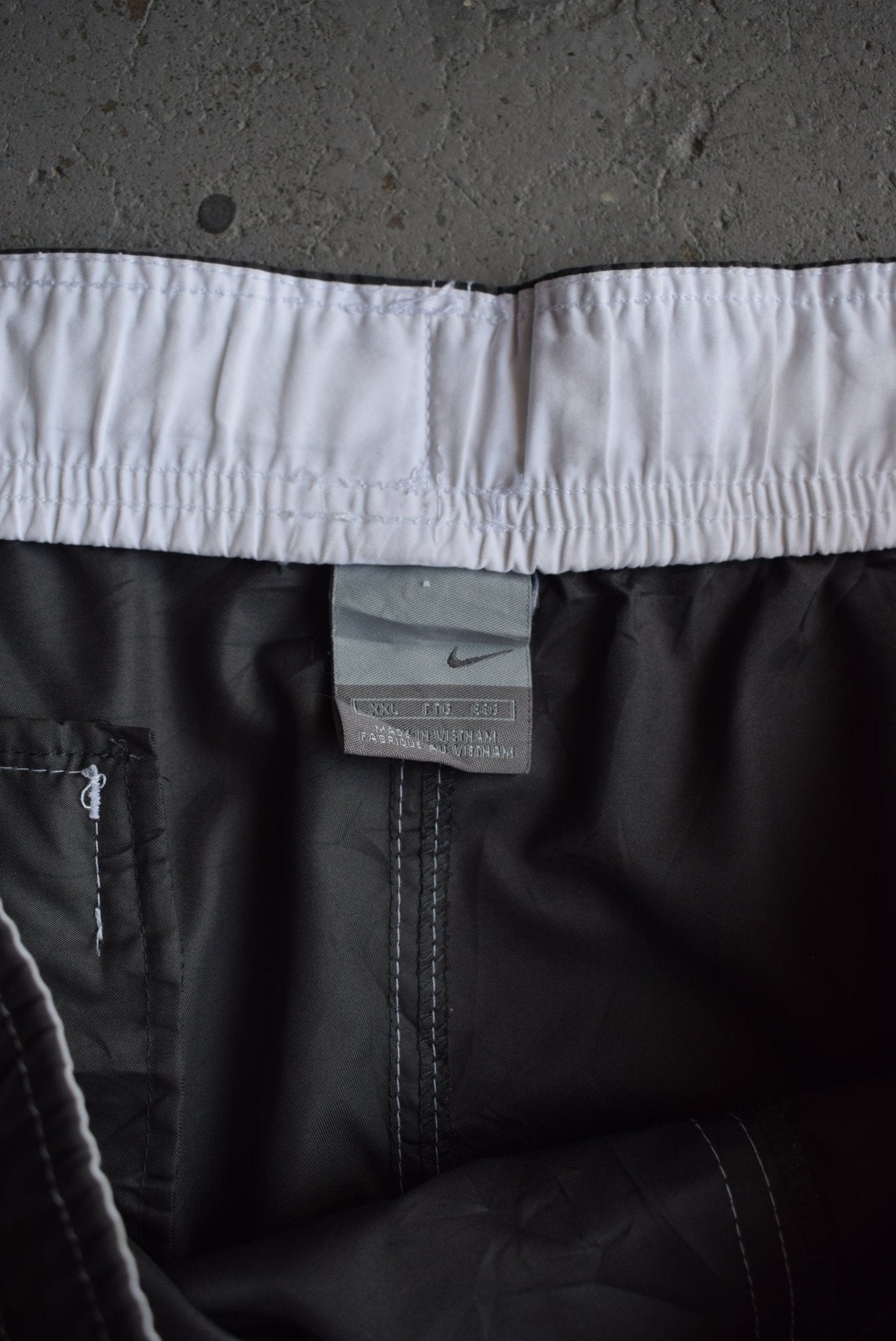 Vintage Nike Classic Logo Embroidered Shorts (XXL) - Retrospective Store