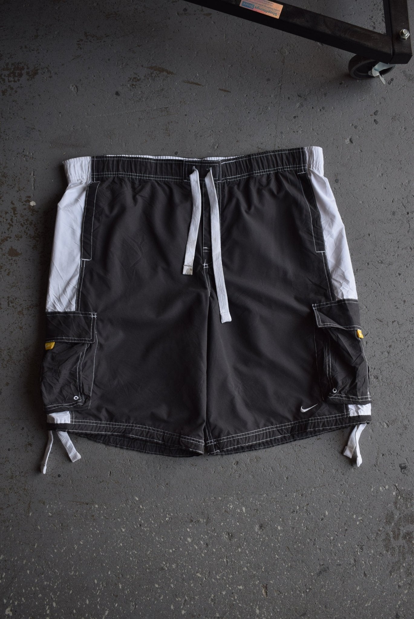 Vintage Nike Classic Logo Embroidered Shorts (XXL) - Retrospective Store