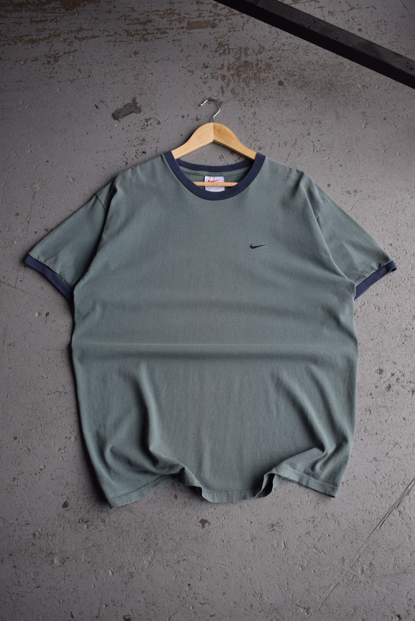Vintage Nike Classic Logo Embroidered Tee (L) - Retrospective Store