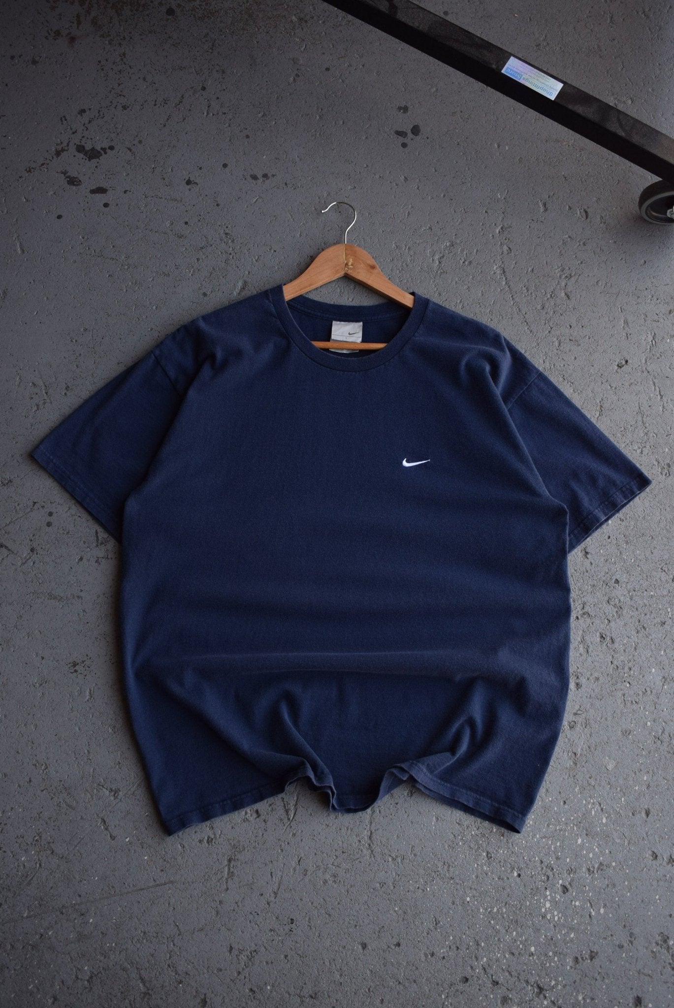 Vintage Nike Classic Logo Embroidered Tee (L) - Retrospective Store