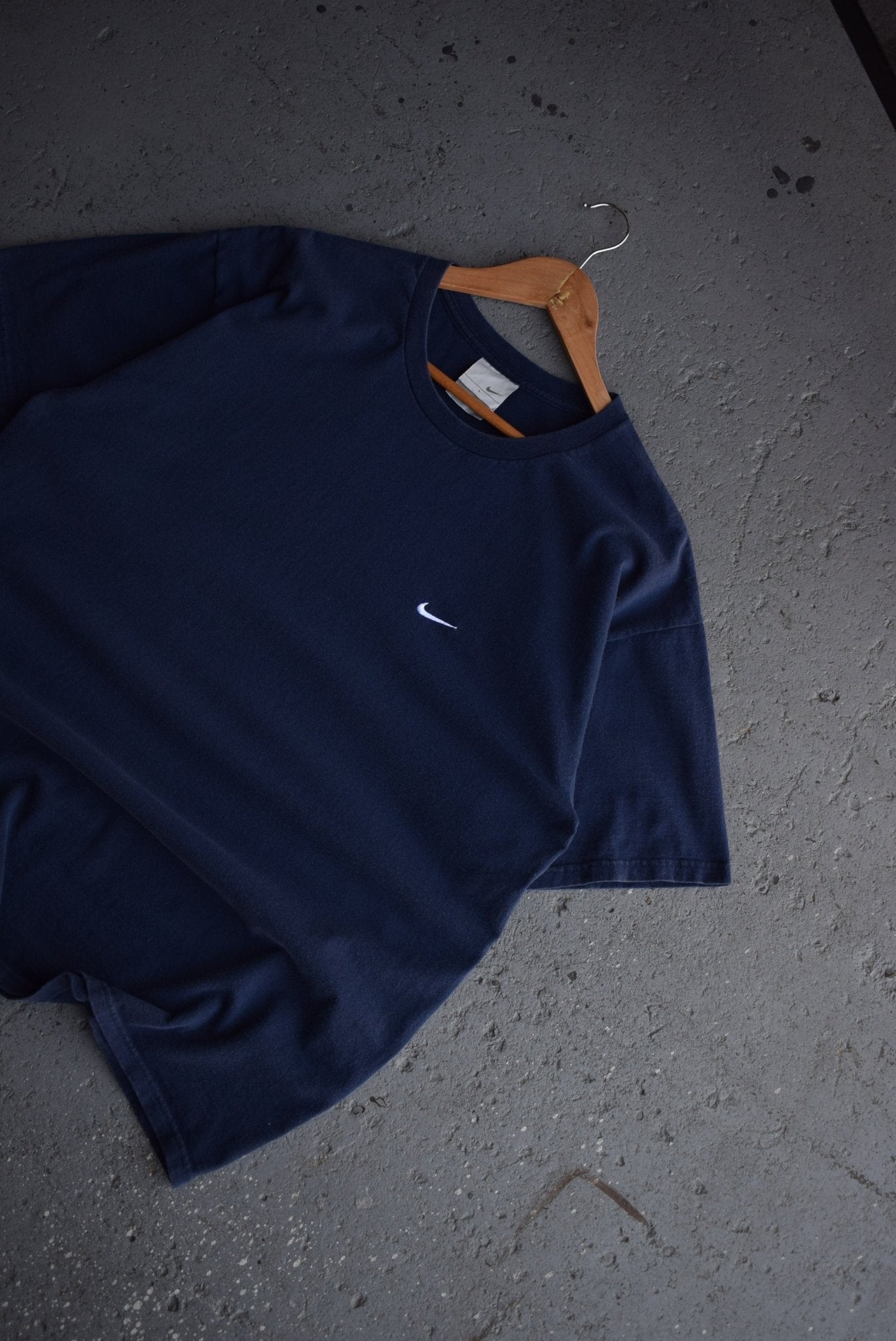 Vintage Nike Classic Logo Embroidered Tee (L) - Retrospective Store