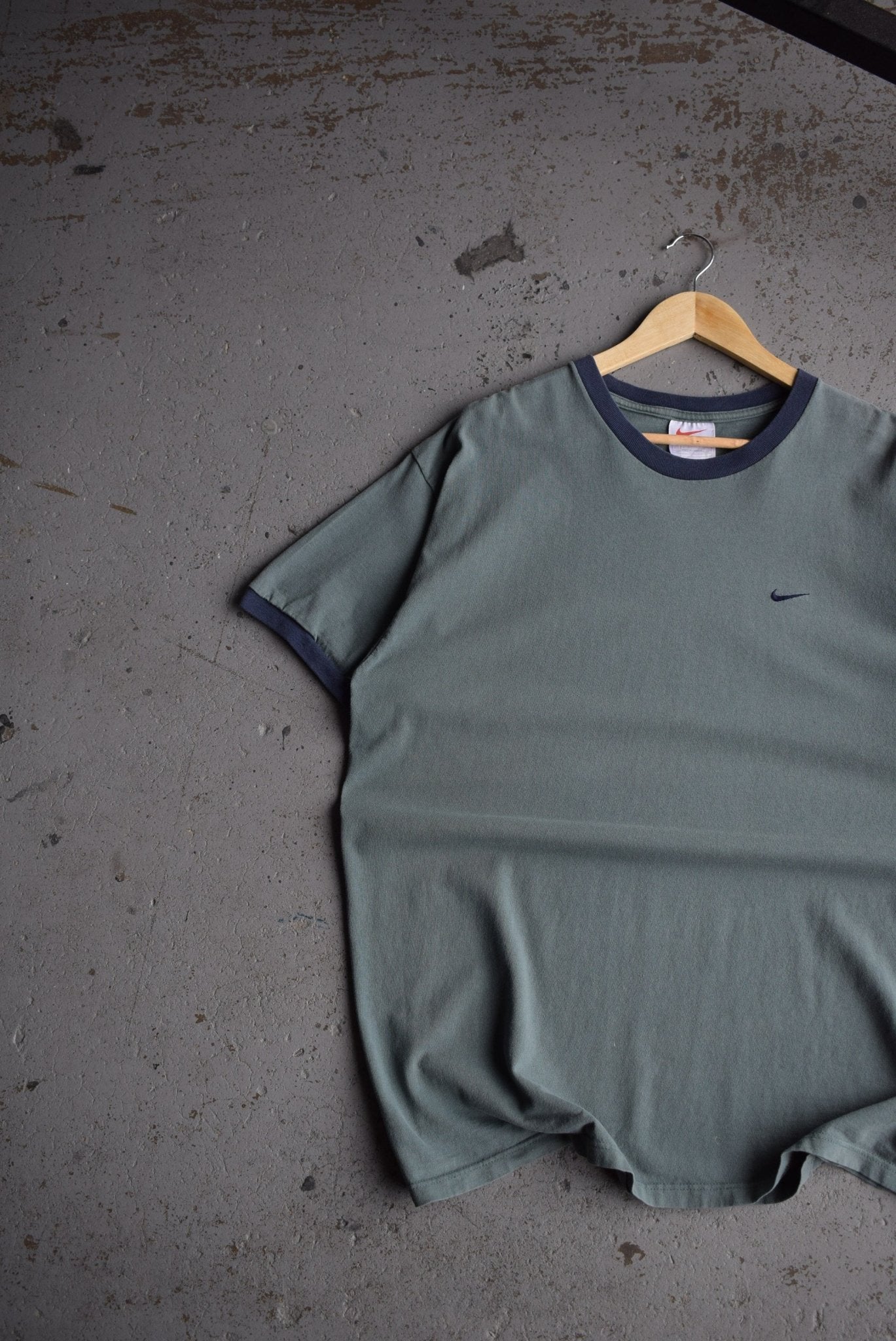 Vintage Nike Classic Logo Embroidered Tee (L) - Retrospective Store