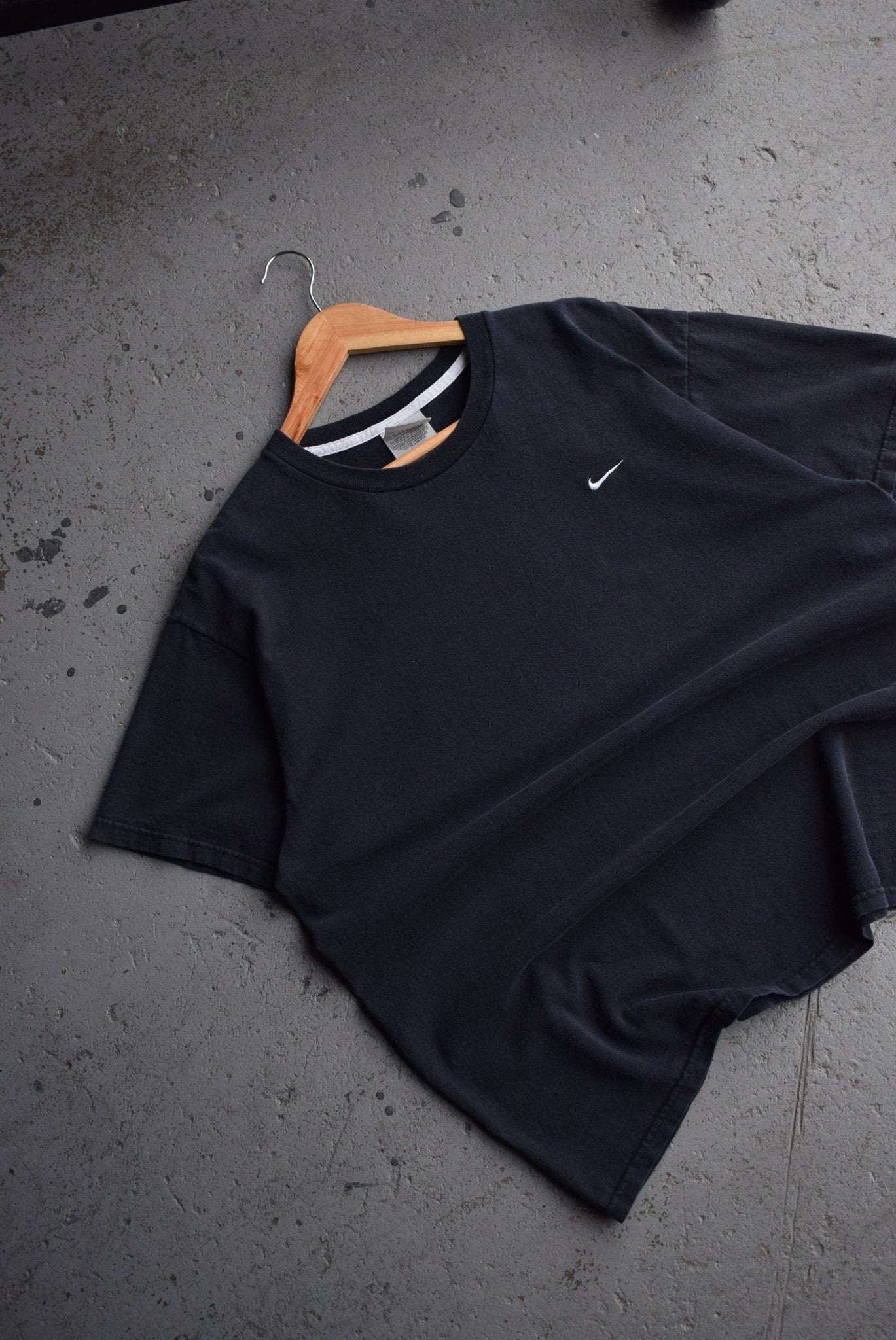 Vintage Nike Classic Logo Embroidered Tee (L) - Retrospective Store