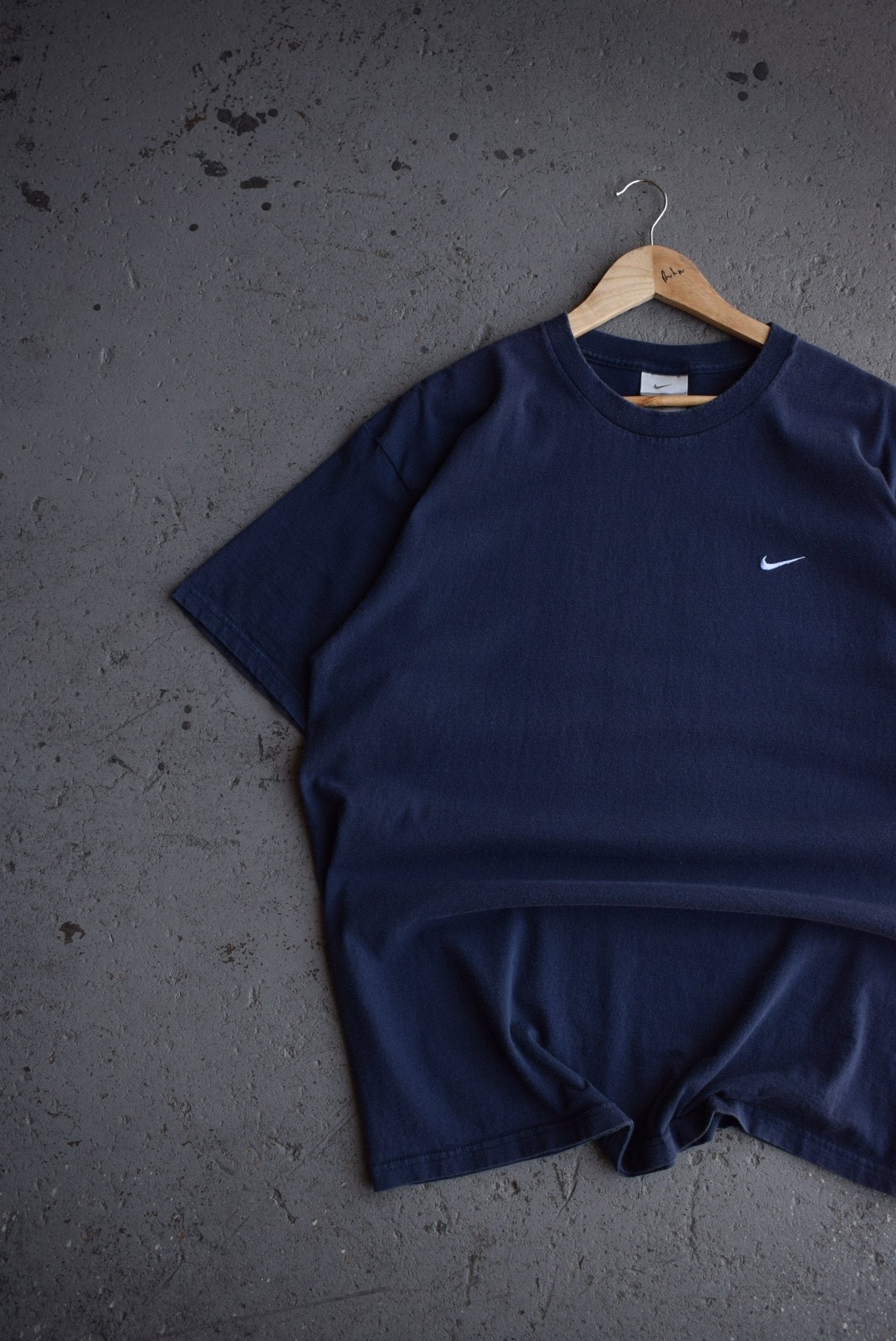 Vintage Nike Classic Logo Embroidered Tee (L) - Retrospective Store