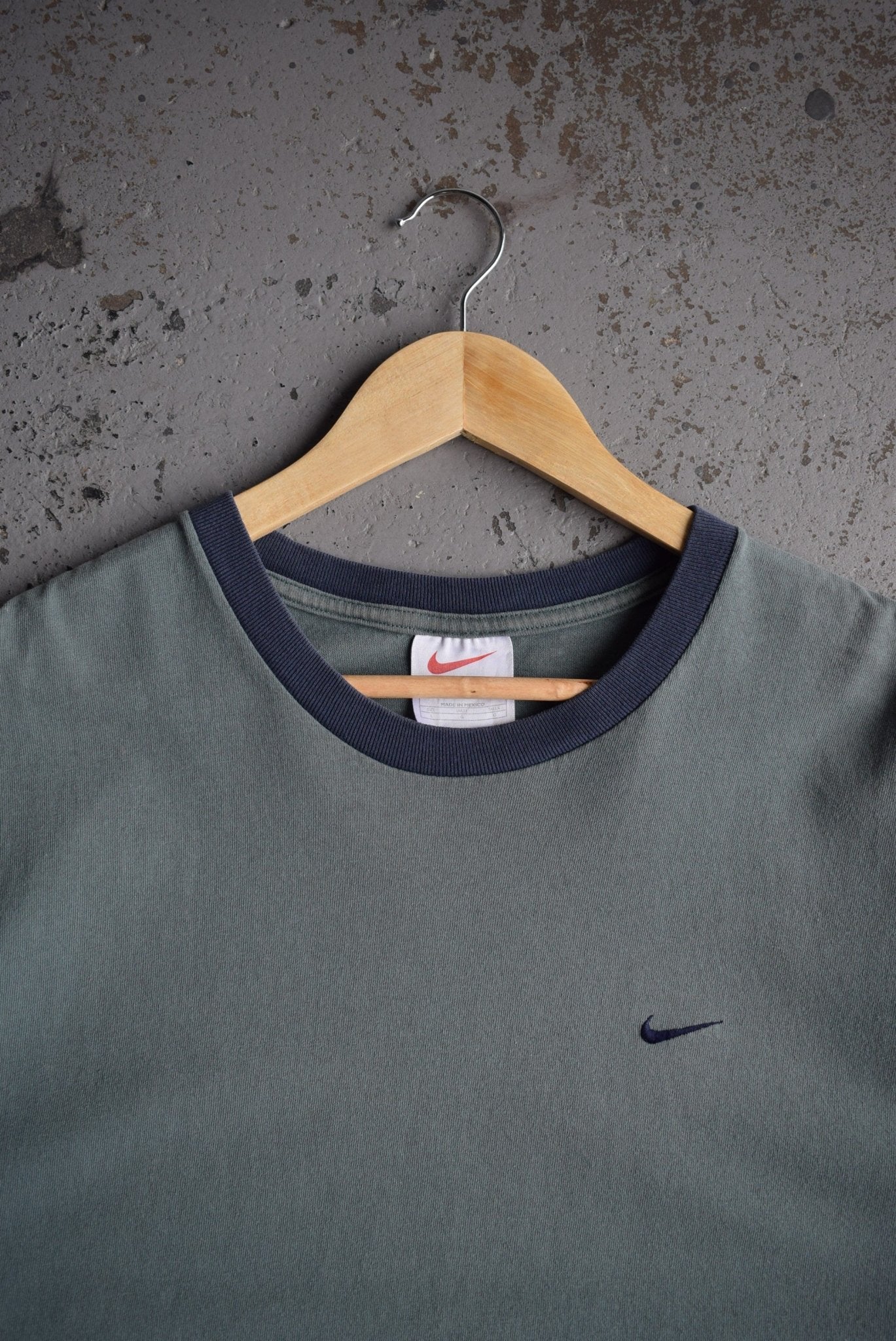 Vintage Nike Classic Logo Embroidered Tee (L) - Retrospective Store