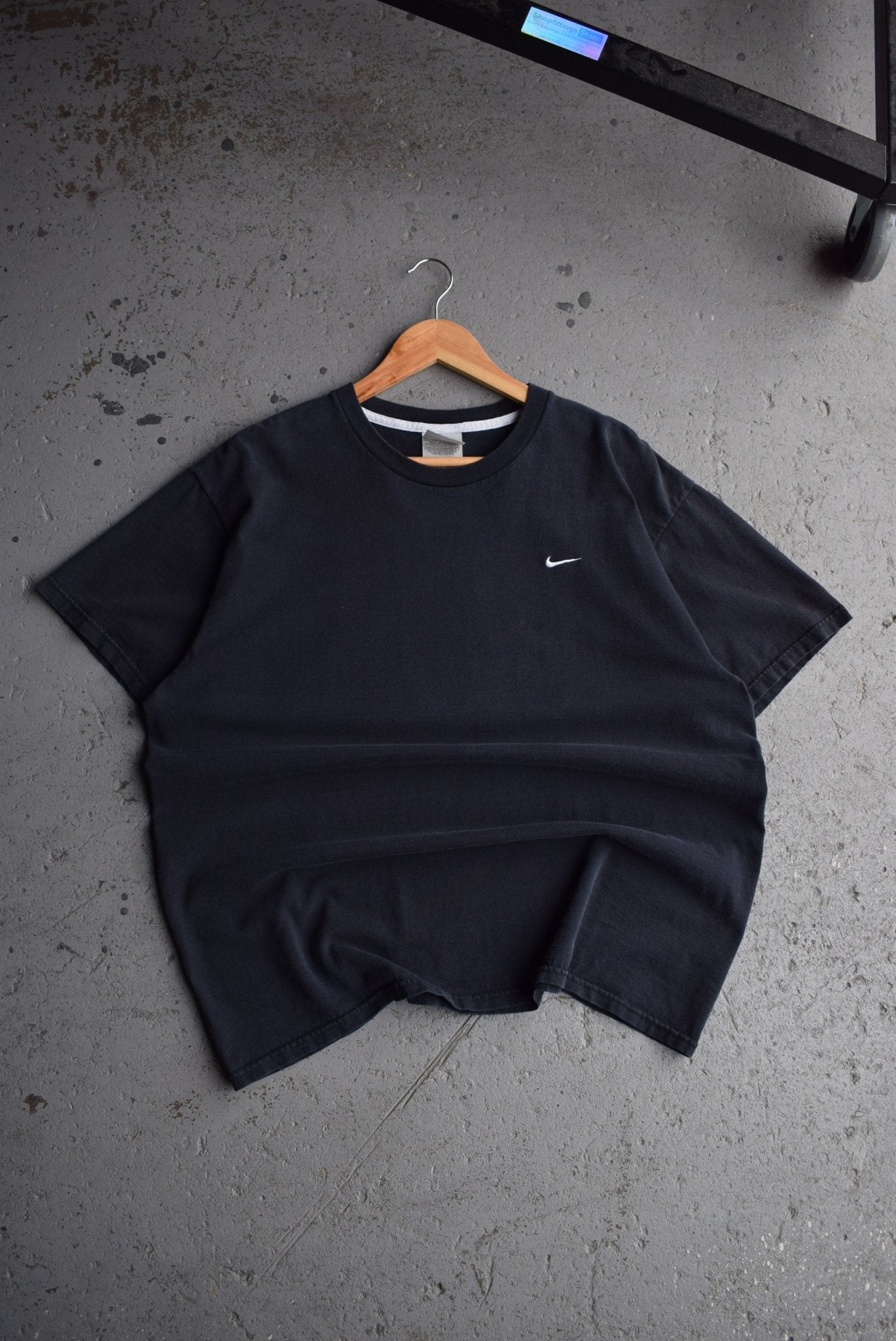 Vintage Nike Classic Logo Embroidered Tee (L) - Retrospective Store
