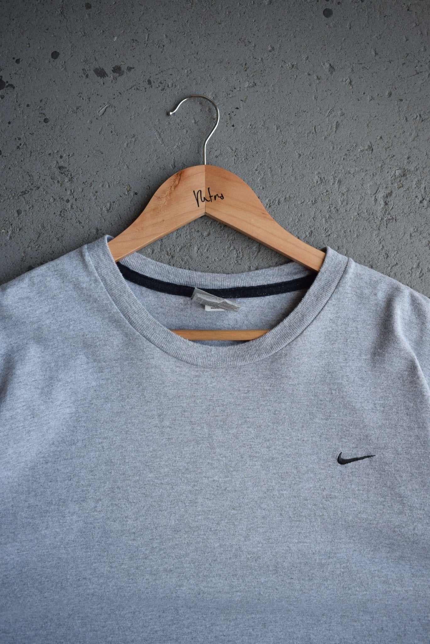 Vintage Nike Classic Logo Embroidered Tee (L) - Retrospective Store