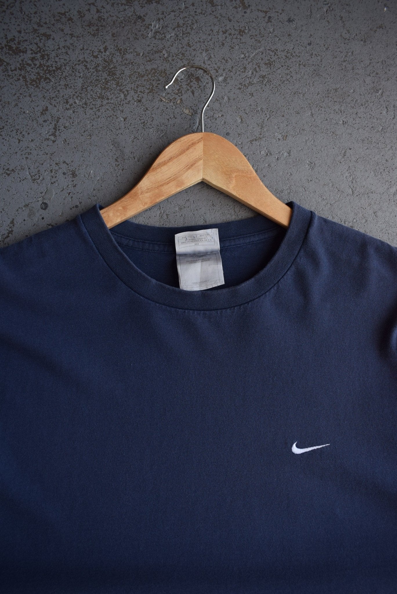 Vintage Nike Classic Logo Embroidered Tee (XL) - Retrospective Store