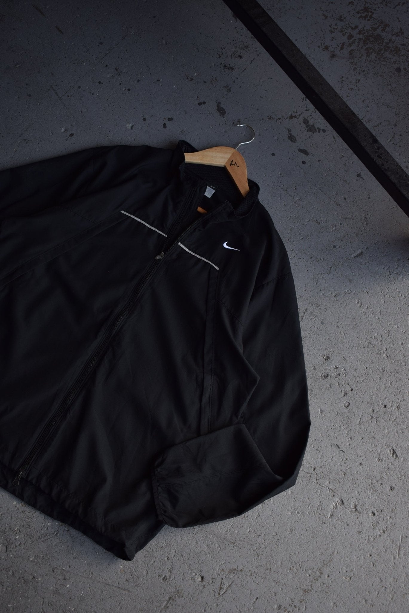 Vintage Nike Classic Logo Embroidered Windbreaker Jacket (L) - Retrospective Store