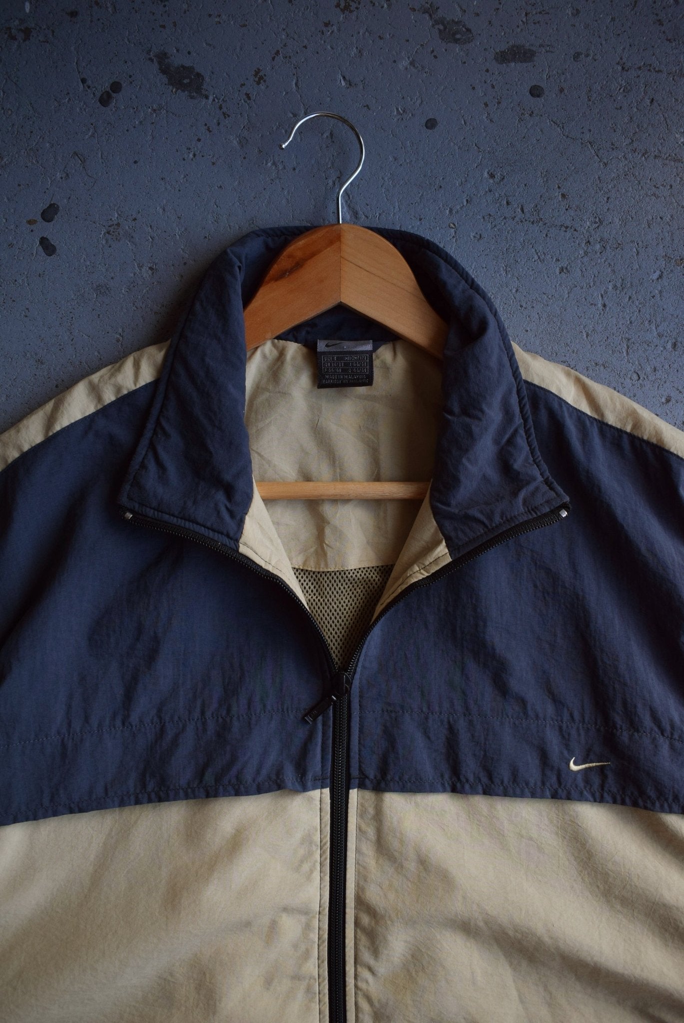 Vintage Nike Classic Logo Embroidered Windbreaker Jacket (M) - Retrospective Store
