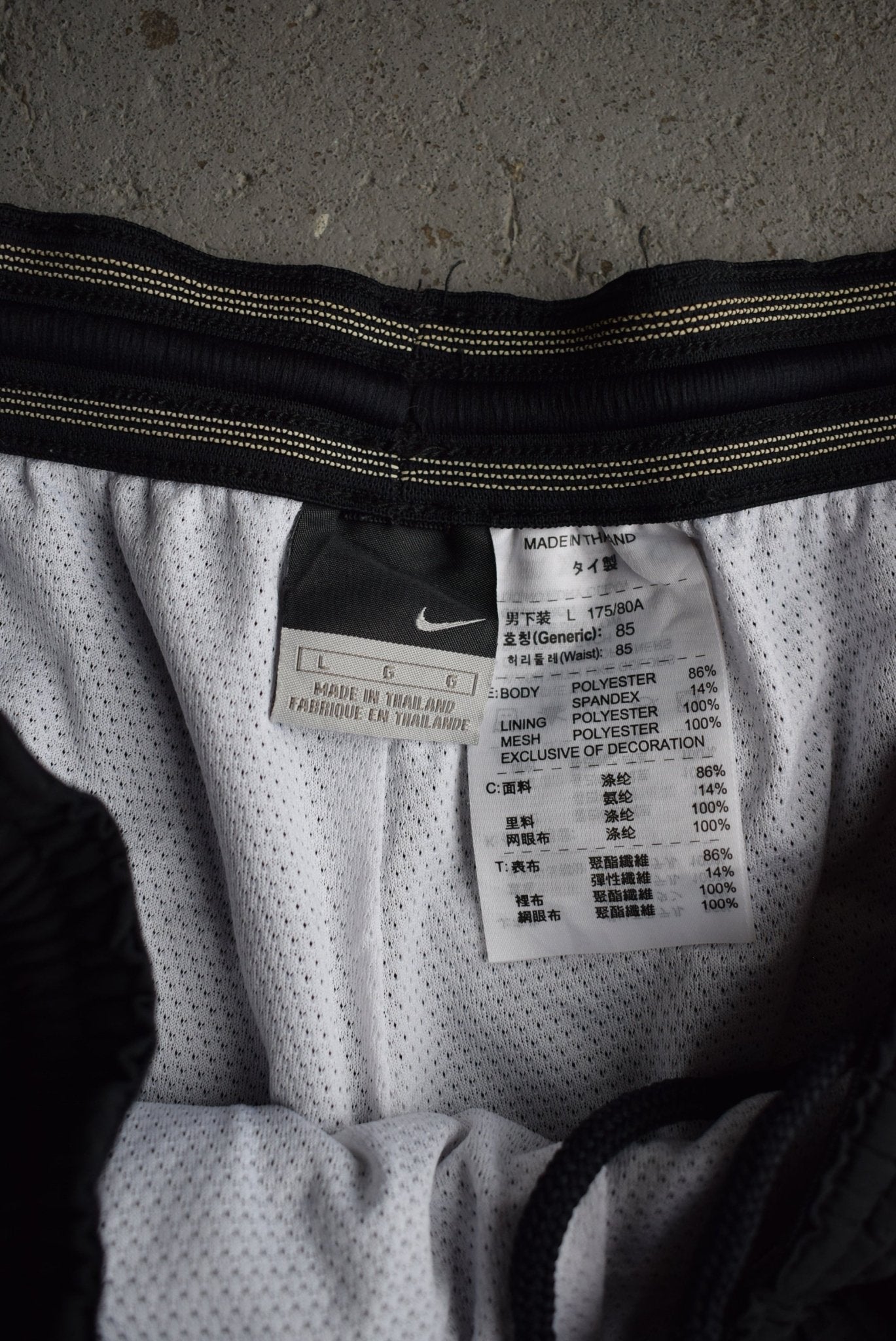 Vintage Nike Court Classic Logo Embroidered Shorts (L) - Retrospective Store