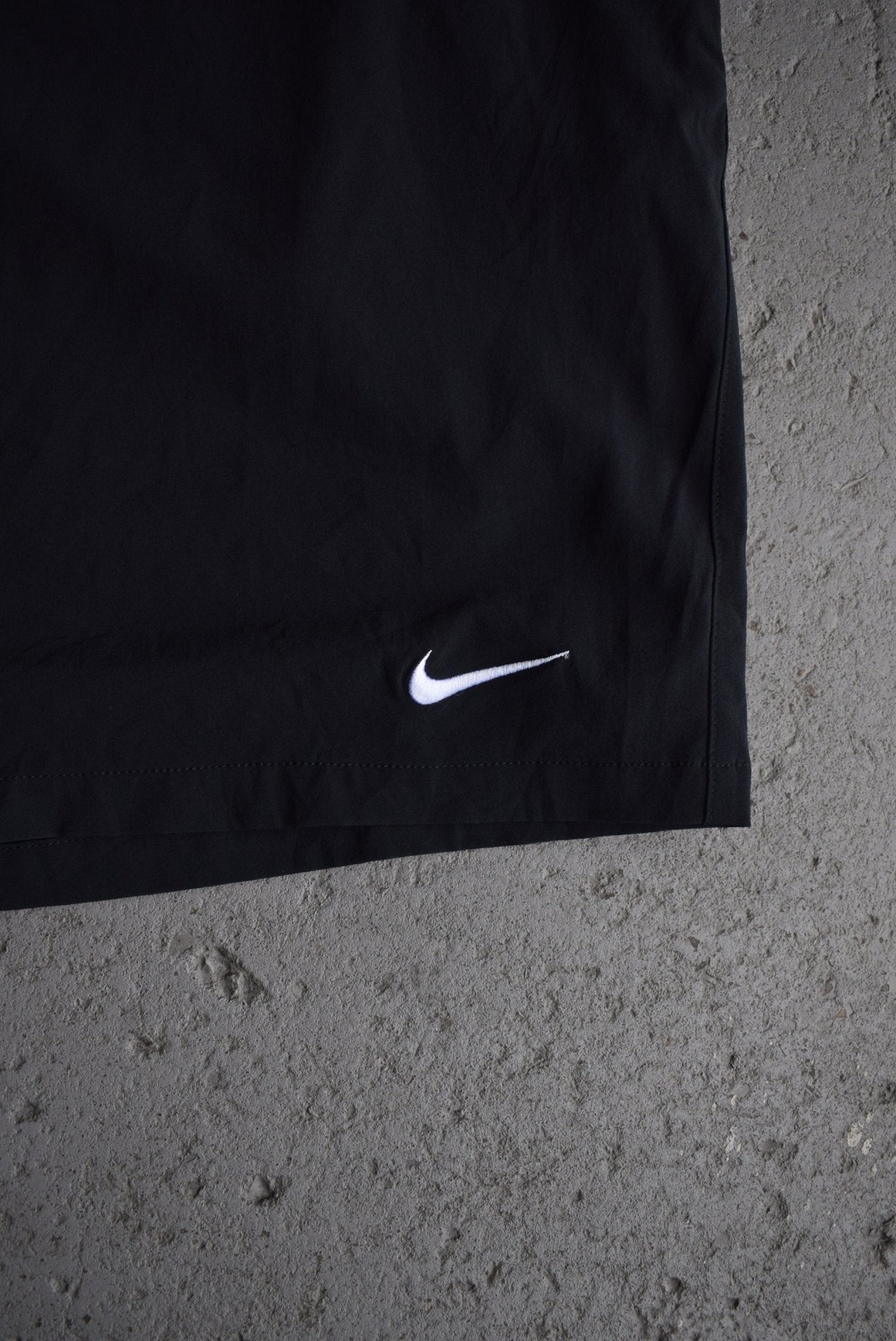 Vintage Nike Court Classic Logo Embroidered Shorts (L) - Retrospective Store