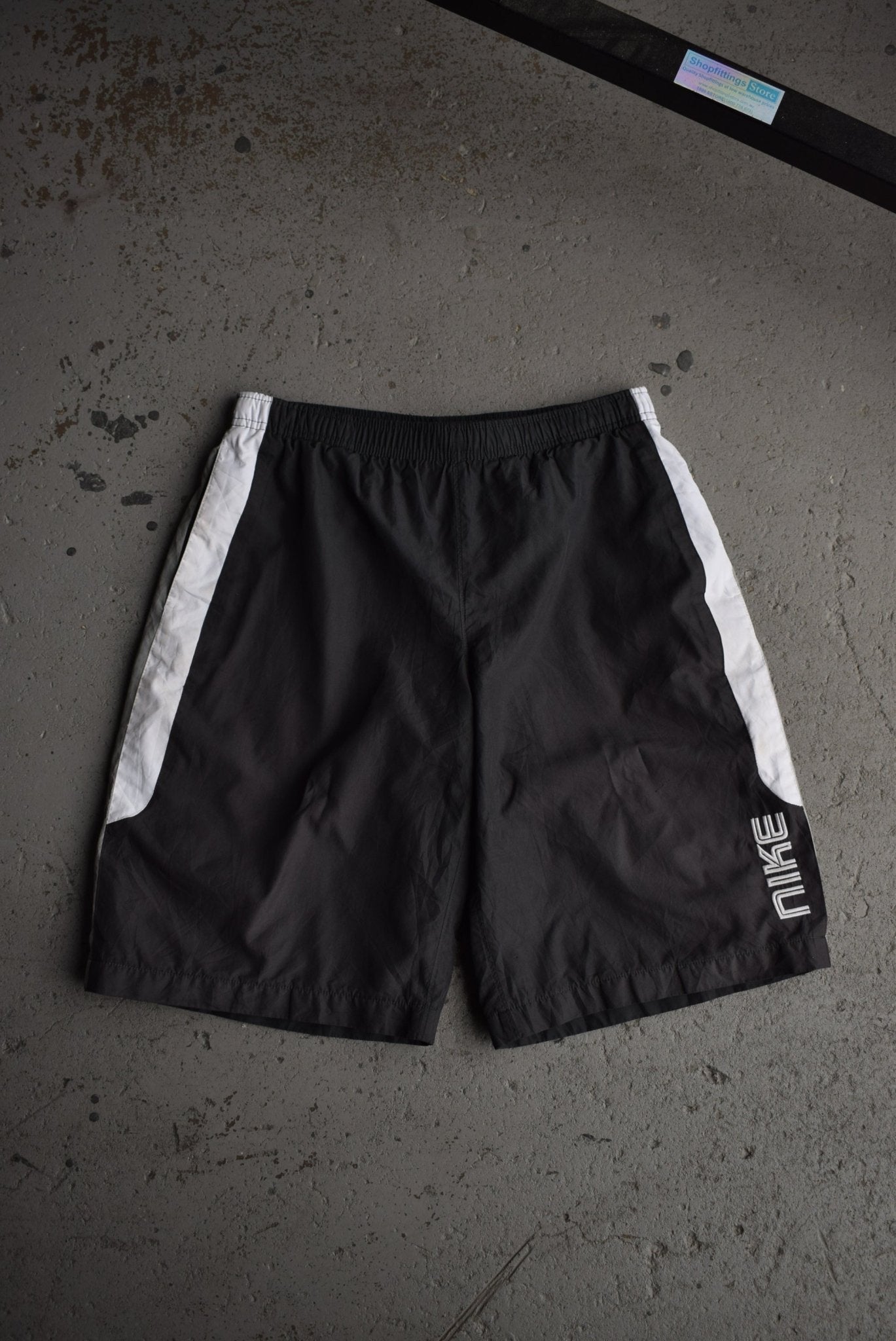 Vintage Nike Spellout Embroidered Shorts (S/M) - Retrospective Store